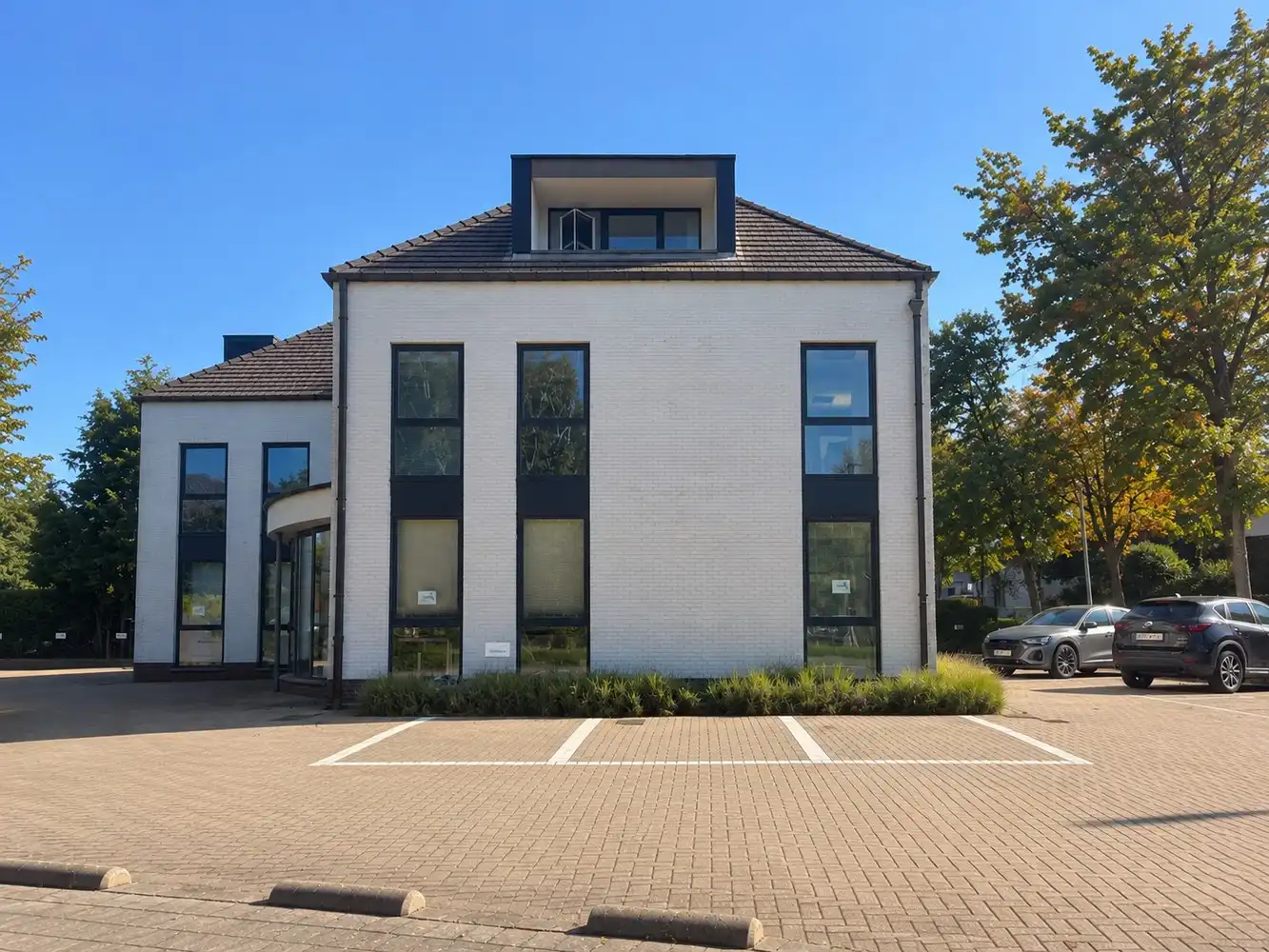 Ruim en veelzijdige kantoorruimte op toplocatie aan de Genkersteenweg in Hasselt! foto 21