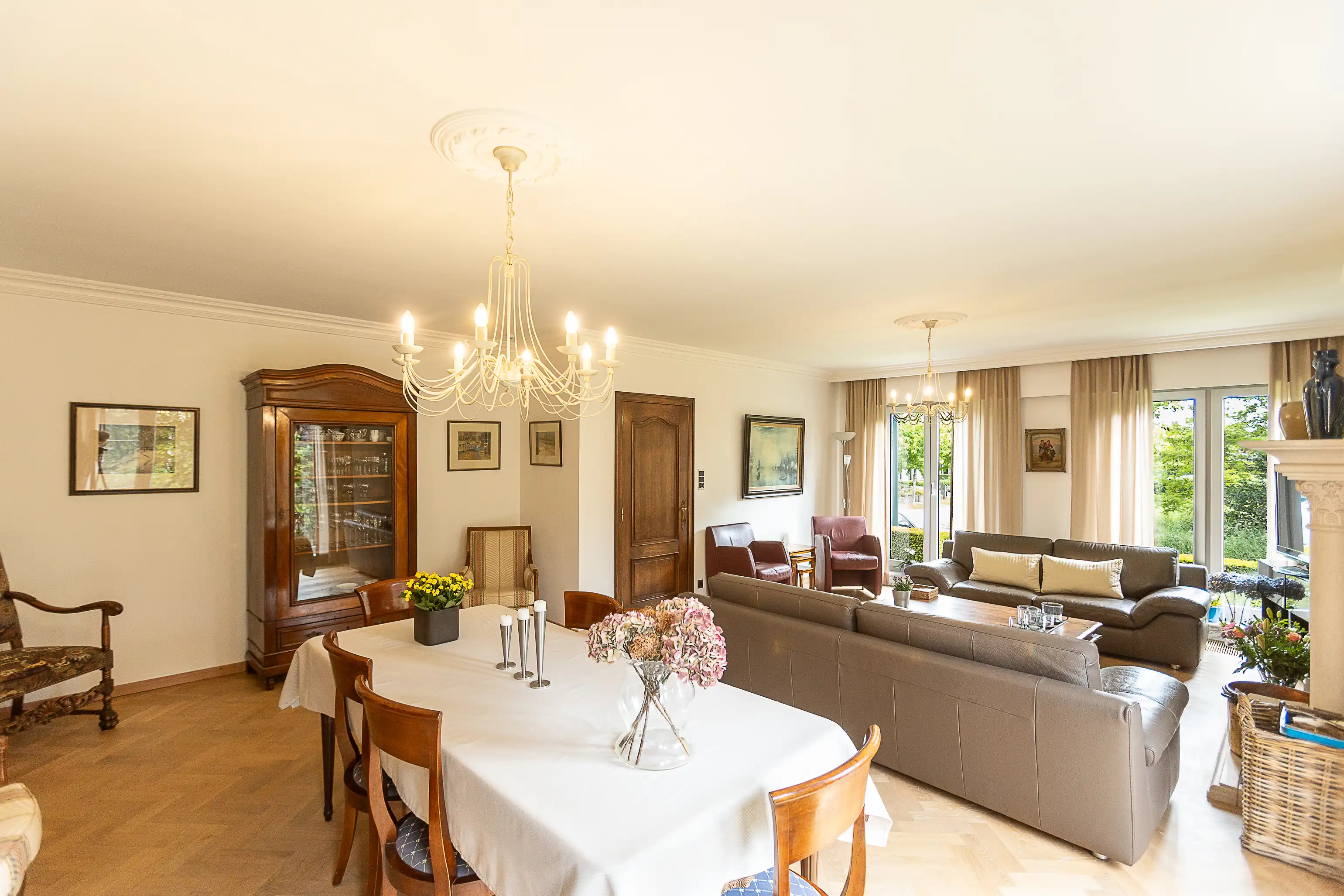 Karaktervolle, perfect onderhouden woning in Aalter foto 9