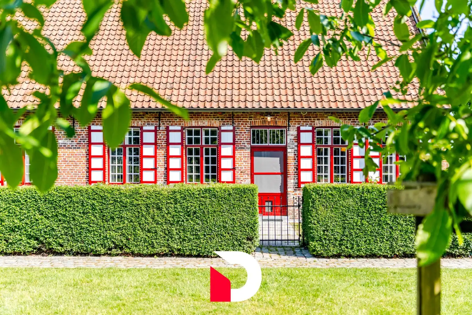 Unieke erfgoedsite “Klokhof Loppem” met uitzonderlijk potentieel in een groene omgeving foto 2