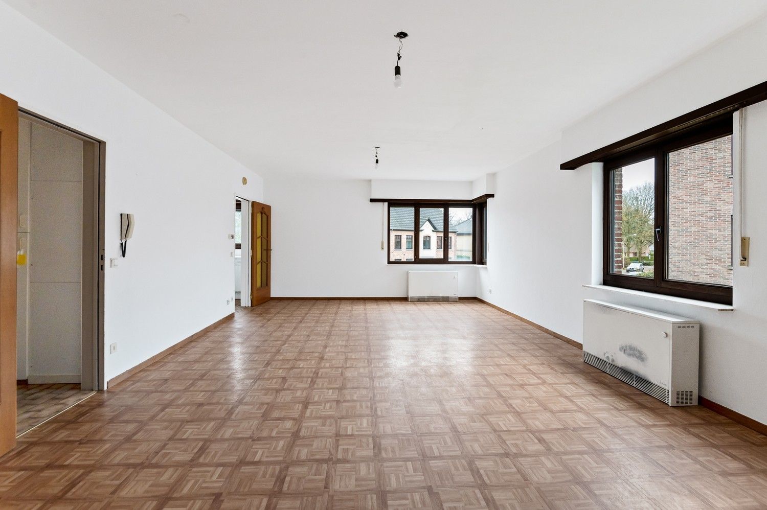 Te renoveren appartement met 3 slaapkamers en groot terras! foto 3