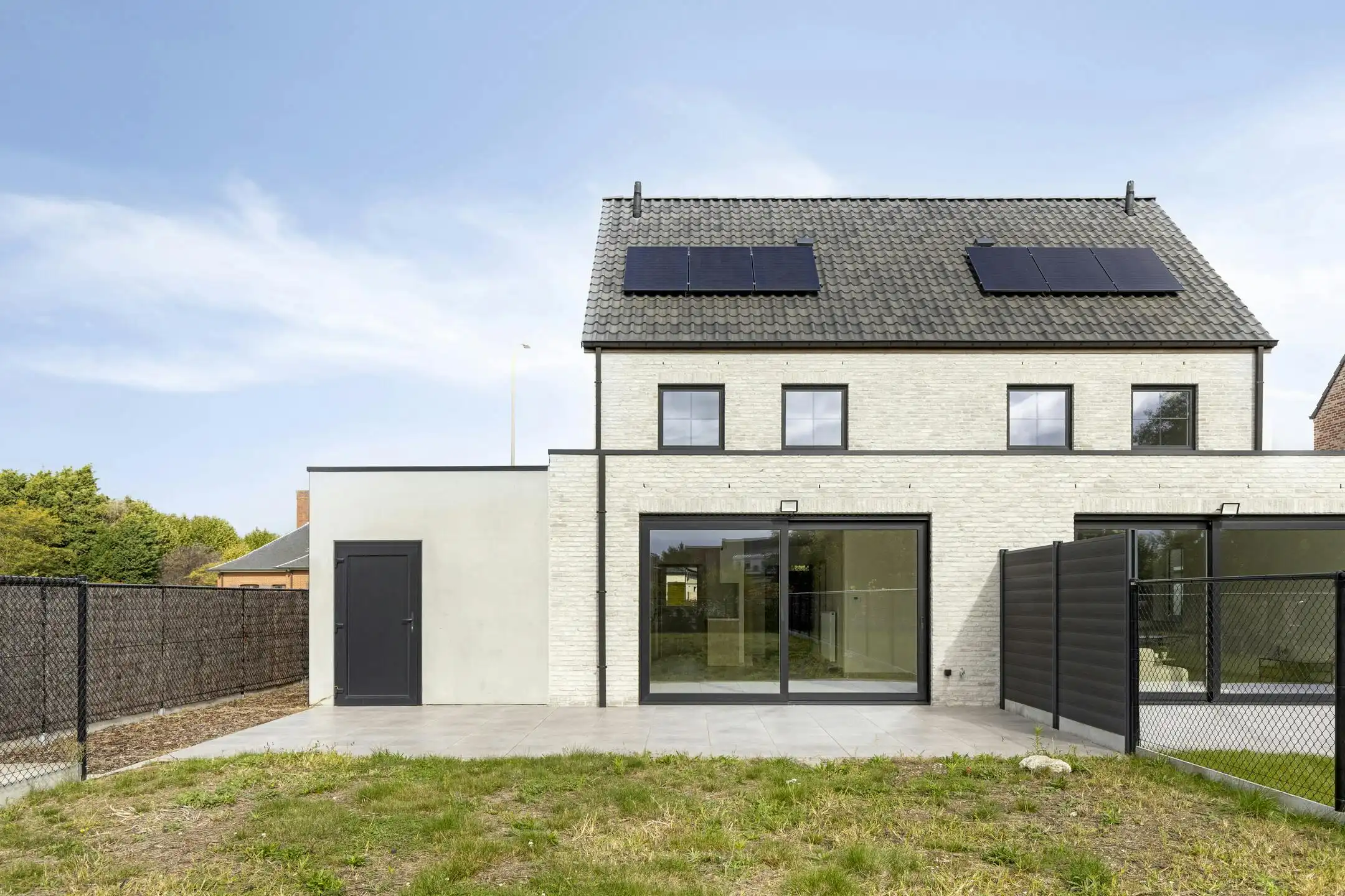 Instapklaar huis met 3 slaapkamers en carport in Izegem! foto 12