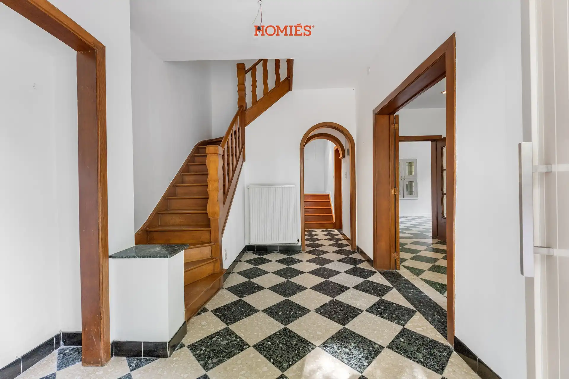 Karaktervolle gerenoveerde woning met 4 slaapkamers foto 3