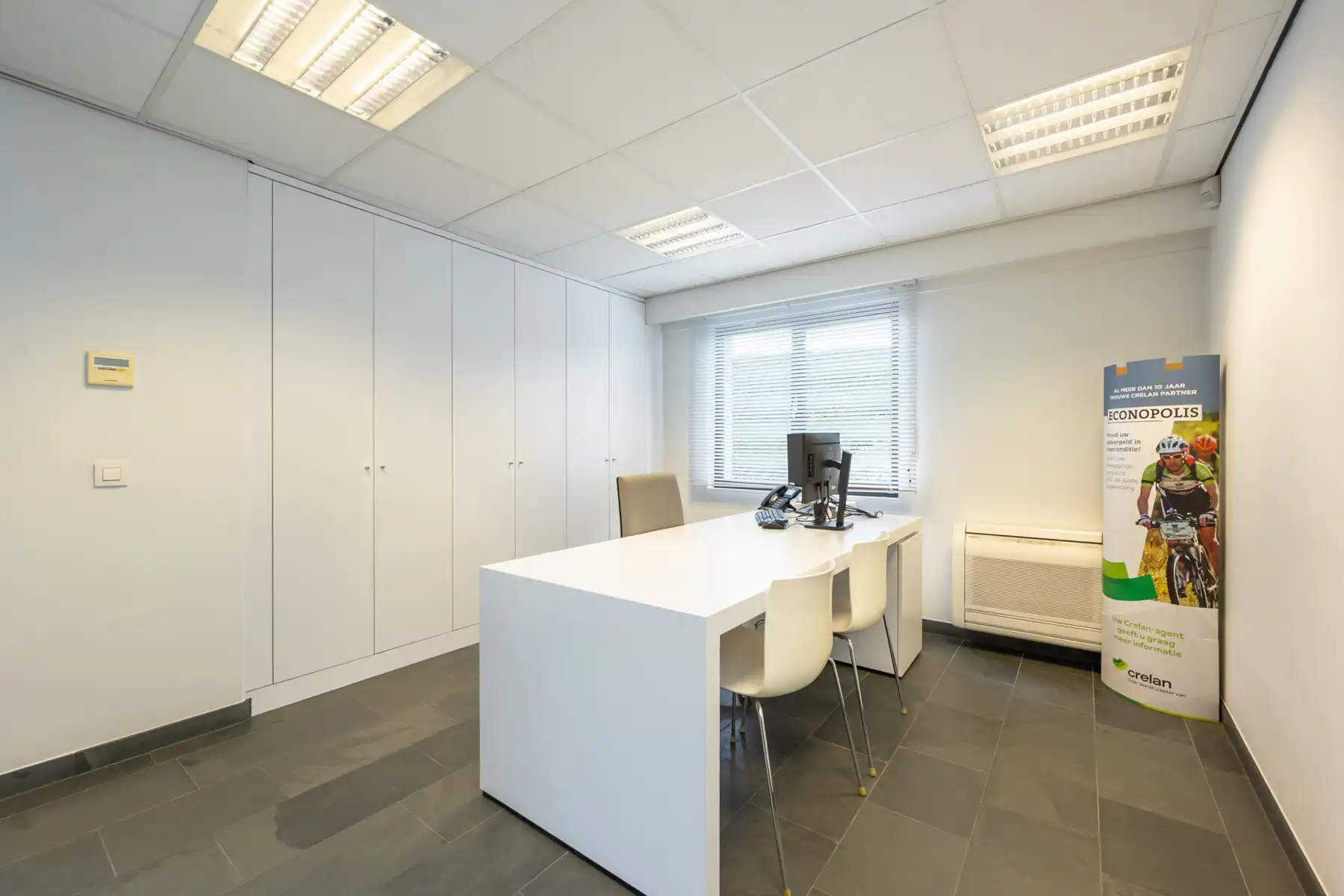 Goed gelegen kantoorruimte (circa 265m²) in het centrum van Meer (Hoogstraten) met parking. foto 11