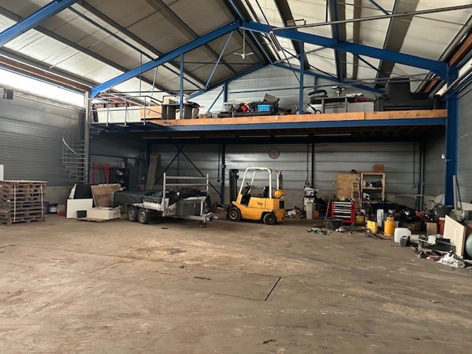 Werkplaats (325m²) met opslag (75 m²) vlakbij Nederl. grens. foto 3