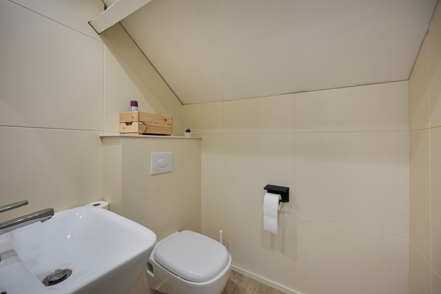 INSTAPKLARE EN VOLLEDIG GERENOVEERDE WONING TE DIEST! foto 21