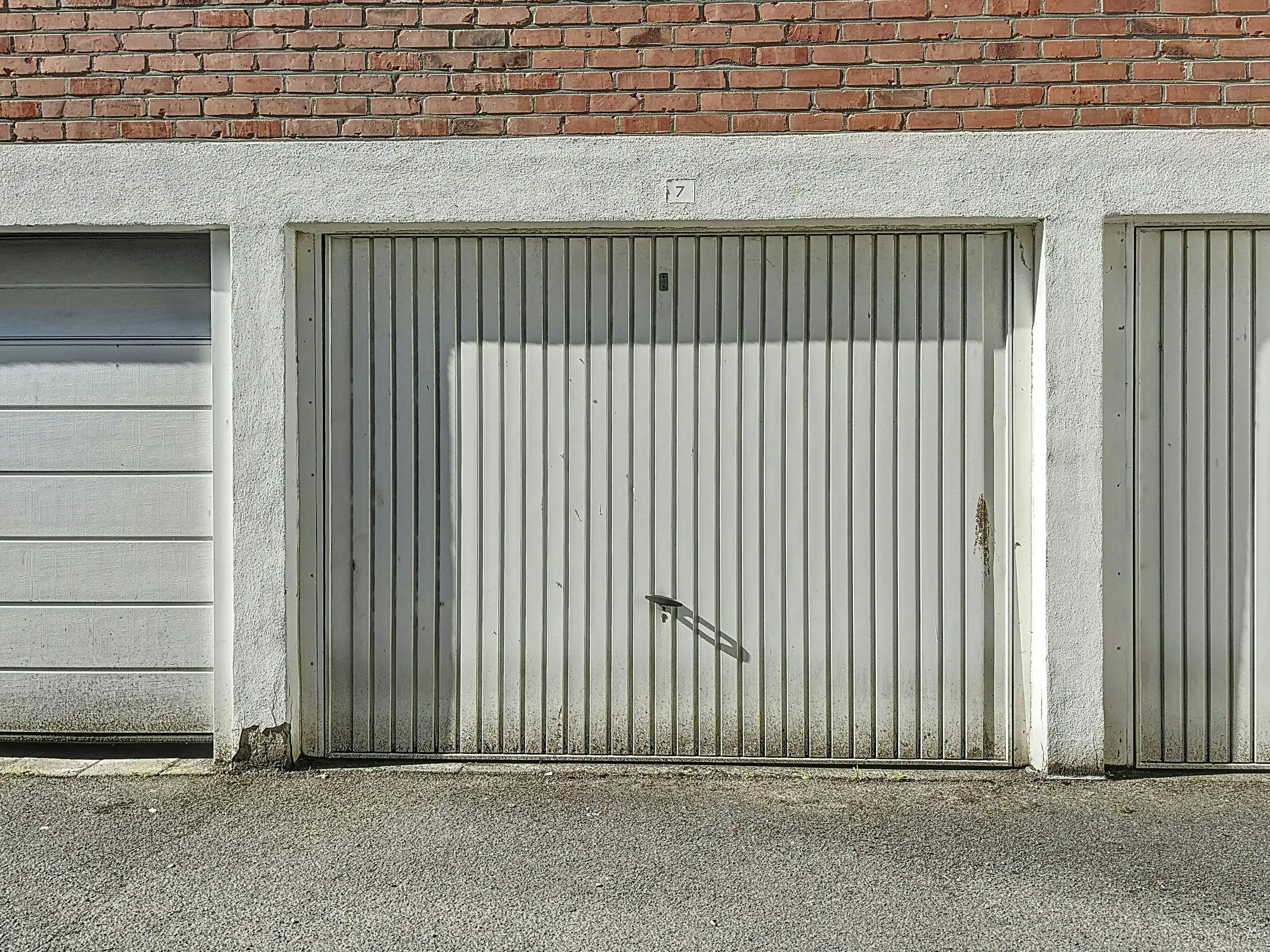 Garage te koop in Kortrijk! foto {{pictureIndex}}