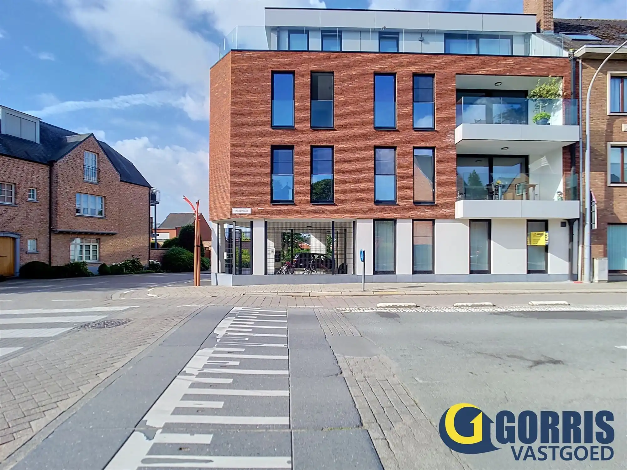 Gelijkvloers appartement met 2 slaapkamers foto {{pictureIndex}}