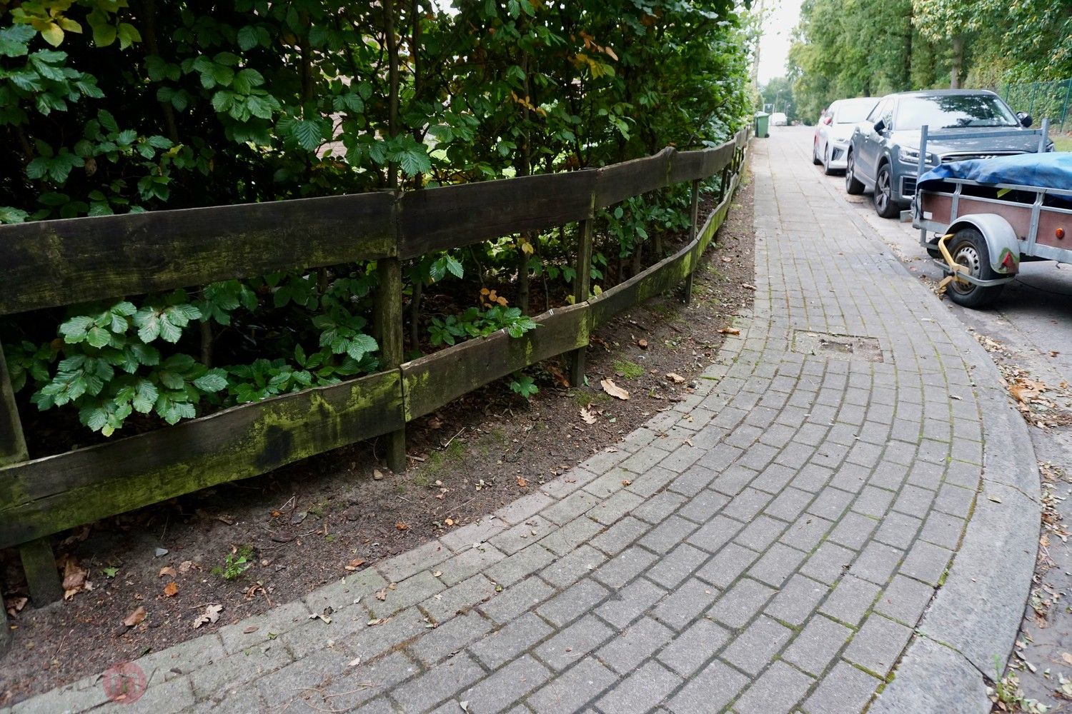 Volledig gerenoveerde half-open bebouwing met grote tuin, 3 slaapkamers en garage. foto 31