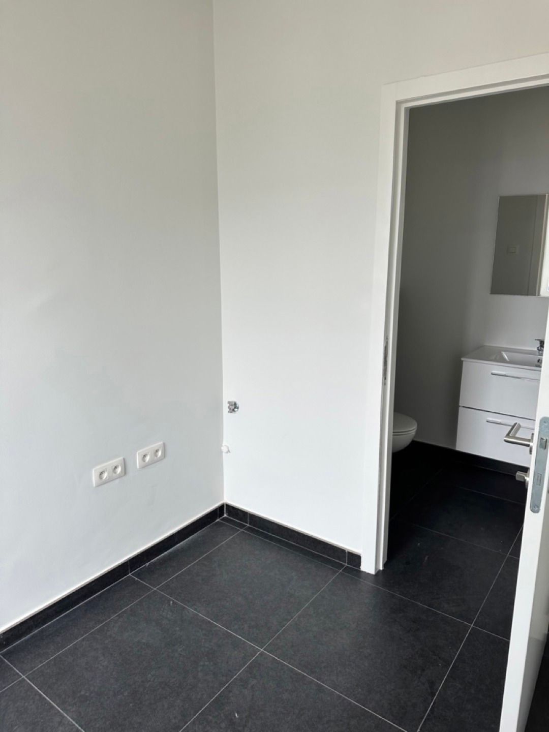 TE KOOP Kantoor met duplex appartement foto 8