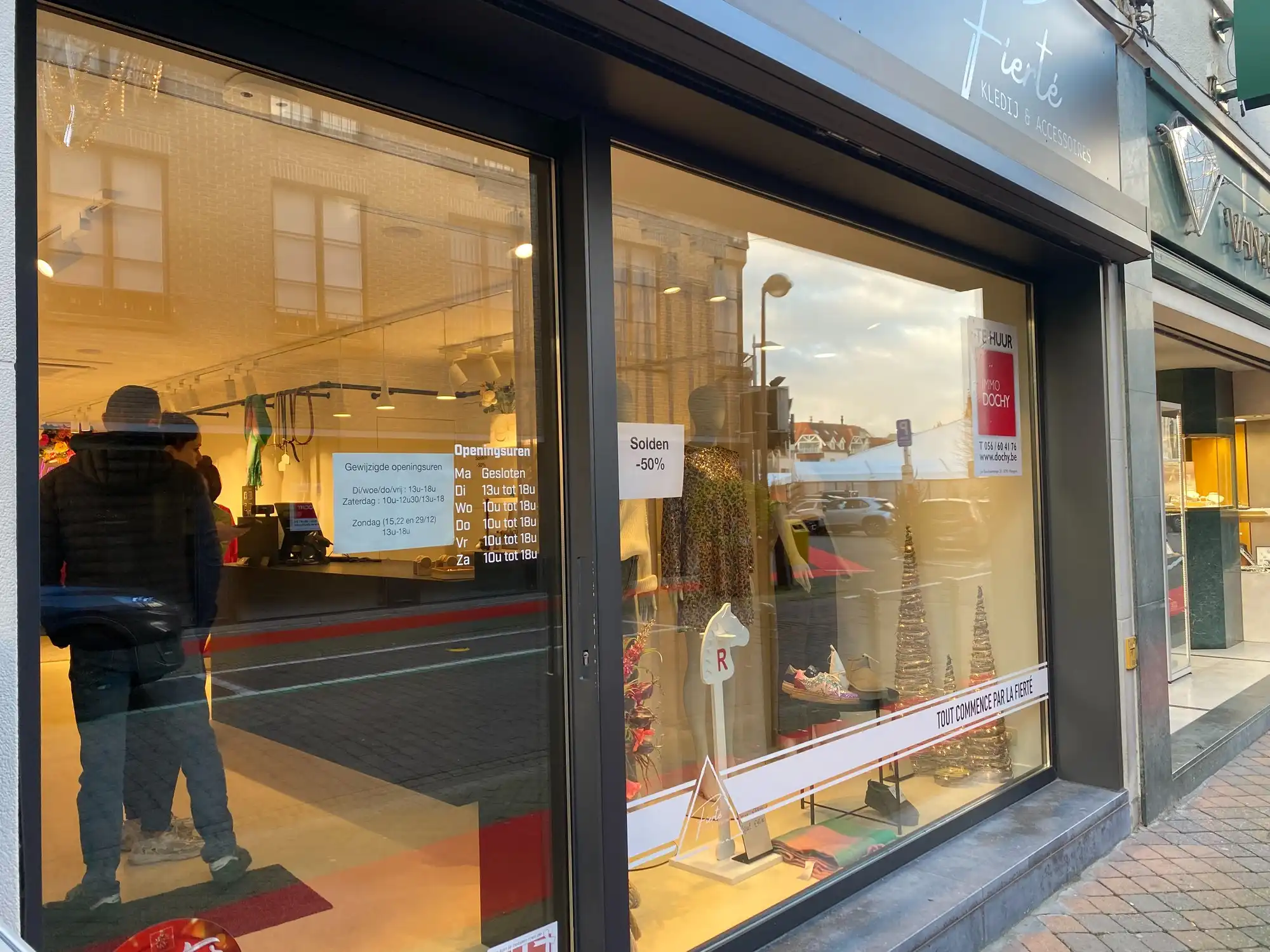 Uiterst centraal gelegen handelspand - topligging Markt foto 2