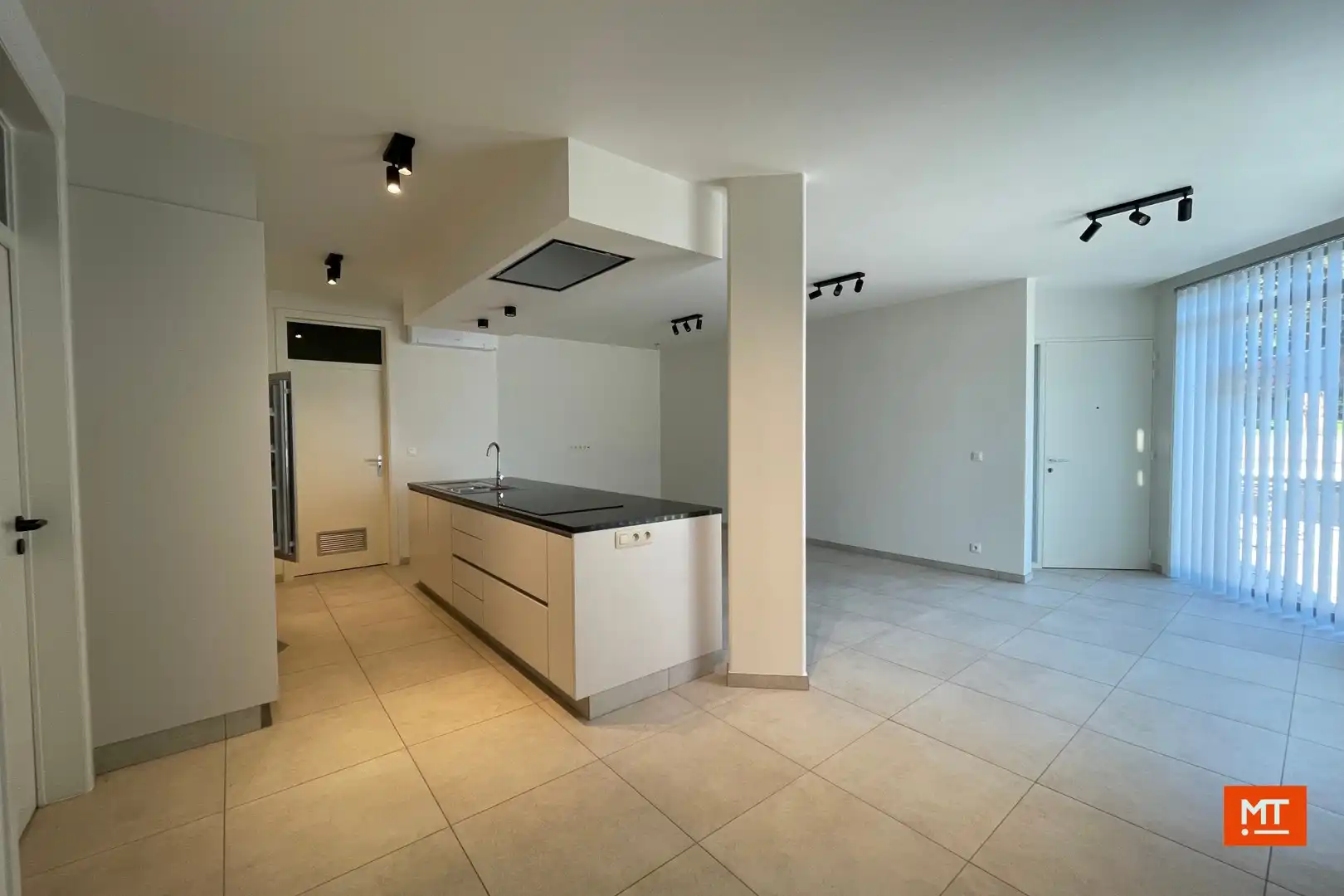 Gelijkvloers appartement met 2 slaapkamers en garage foto 3