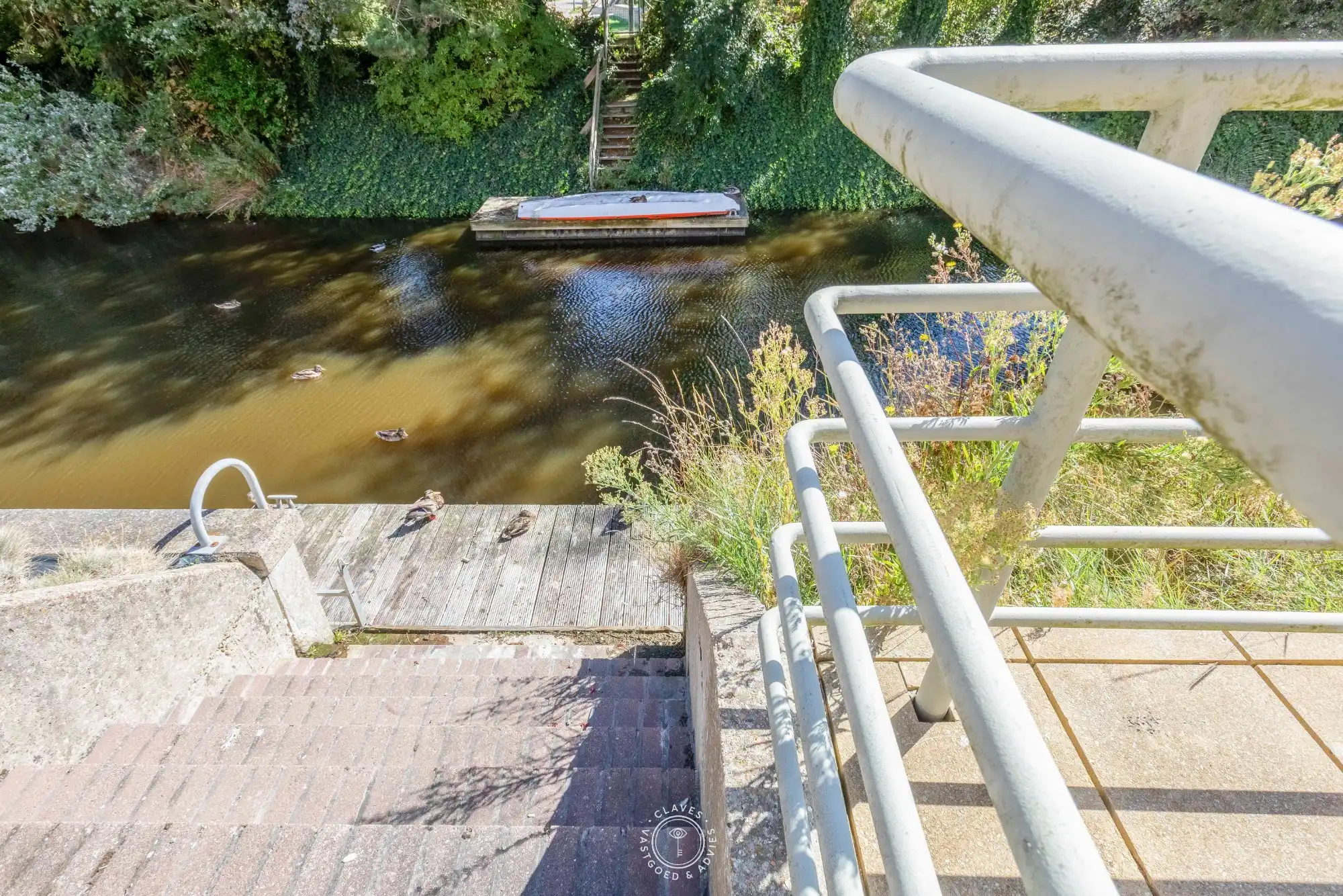 Uniek boothuis met terras en eigen aanlegsteiger aan de jachthaven van Blankenberge foto 7