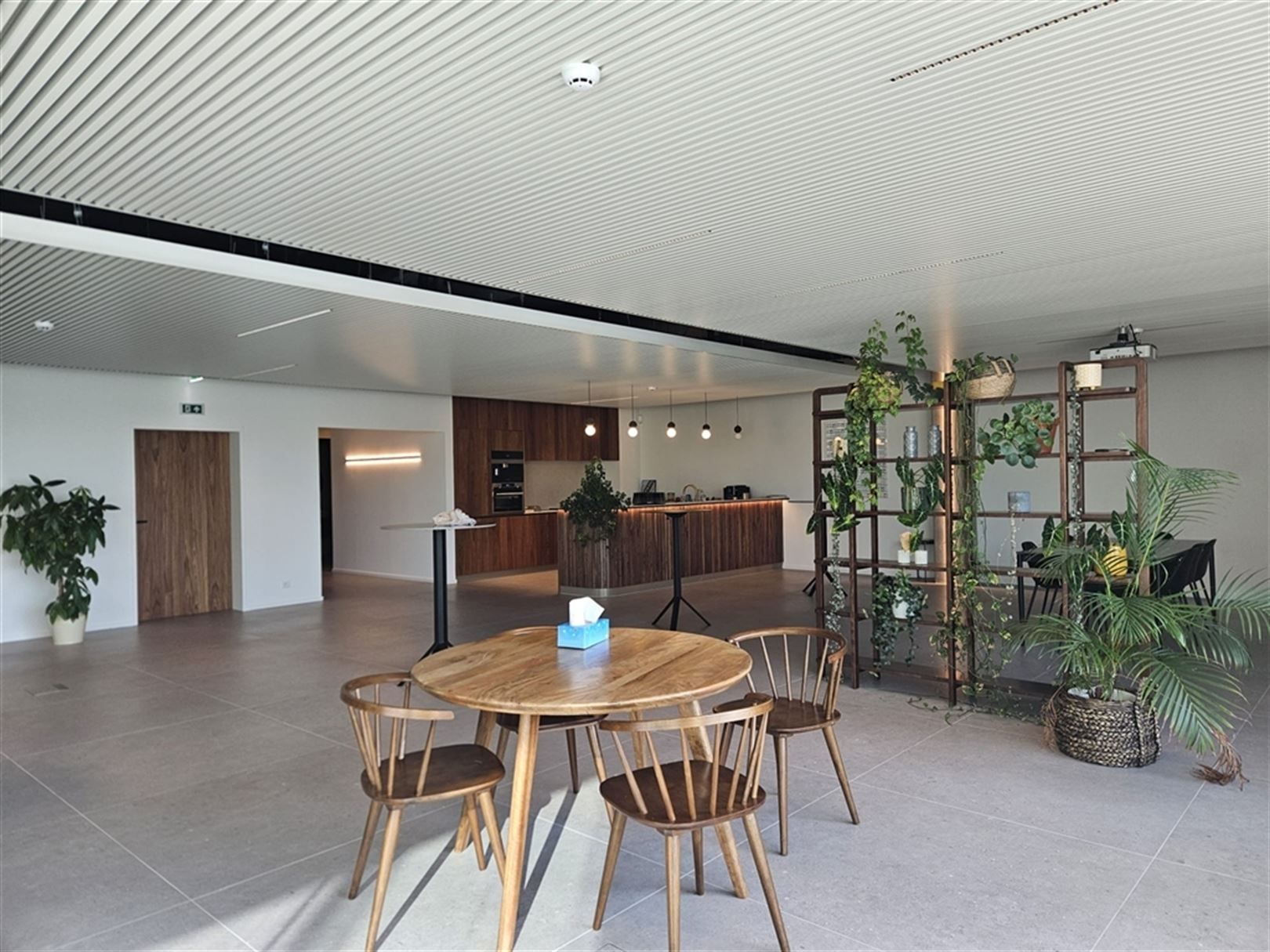 Moderne kantoren op zichtlocatie langs de E40 foto 8