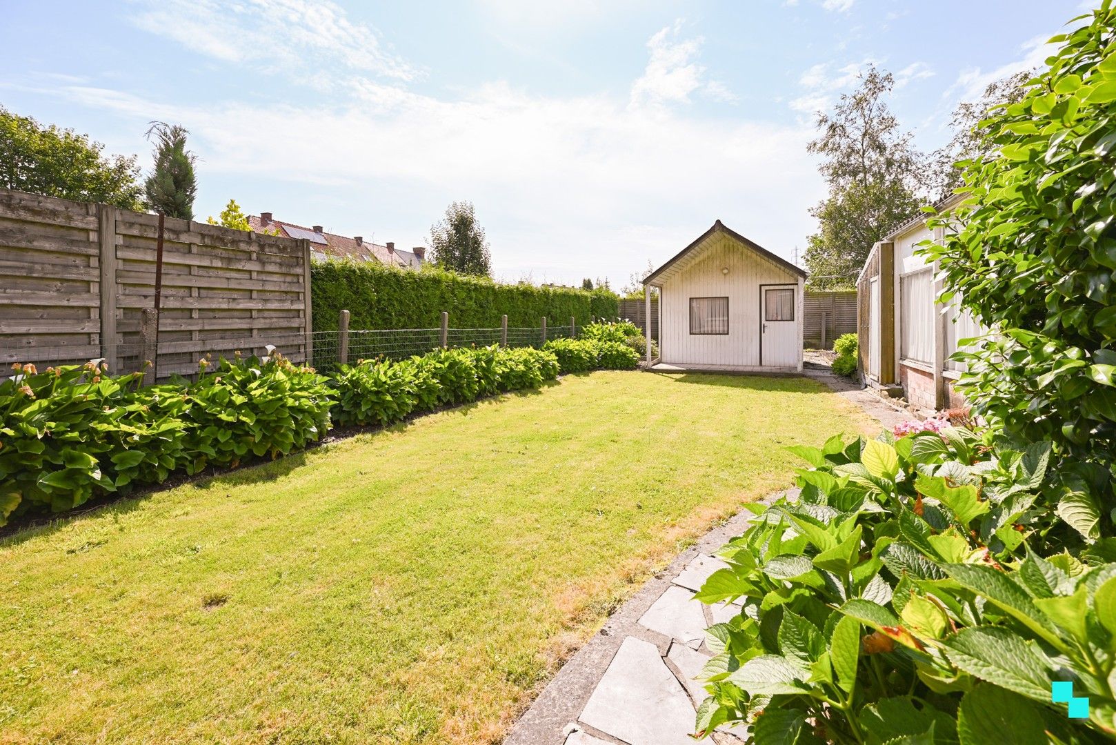 Rustig gelegen, ruime woning nabij centrum Izegem foto 2