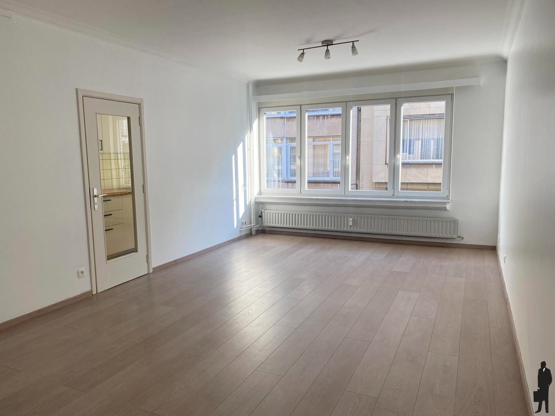 Gezellig en licht appartement in hartje Klein-Antwerpen foto {{pictureIndex}}