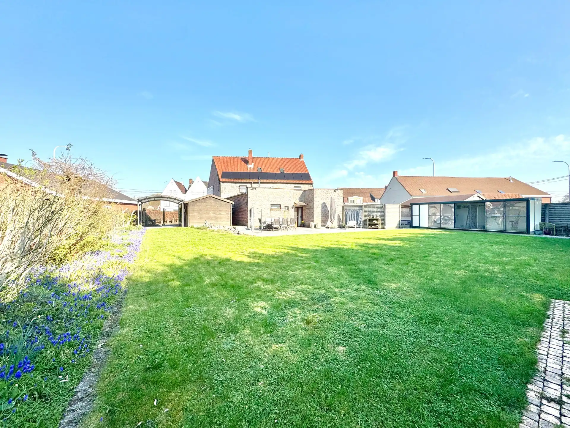 TWEEWOONST | TUIN | GARAGE | 1.121 M² foto 48