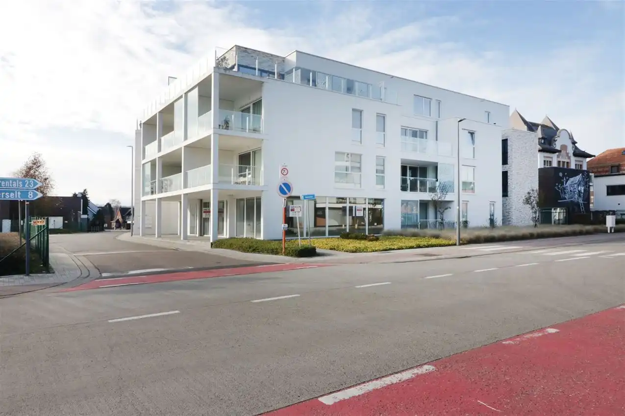 Gelijkvloers app., twee slpk, zonnig terras in centrum foto 34