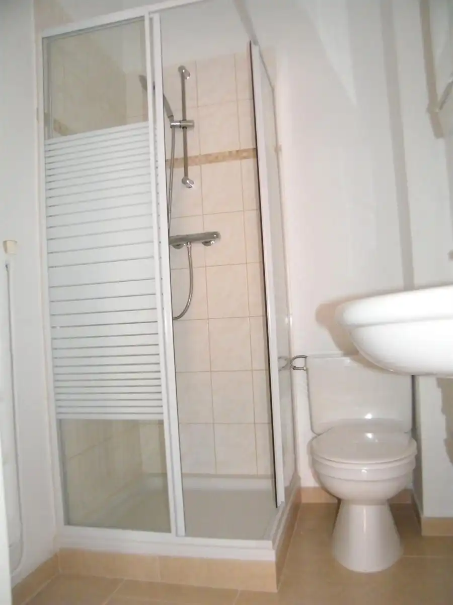 Gelijkvloers appartement met garage en terras. foto 10