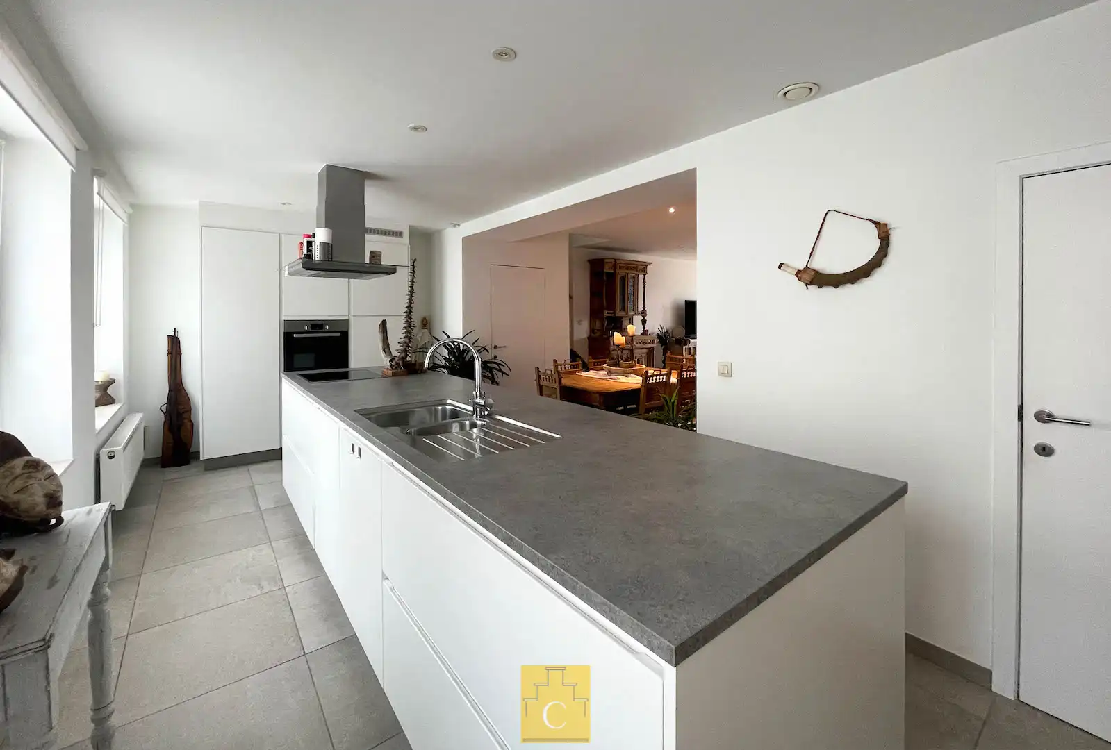 knap dakappartement in 19e eeuws herenhuis met zonnig terras en adembenemende uitzichten foto 14