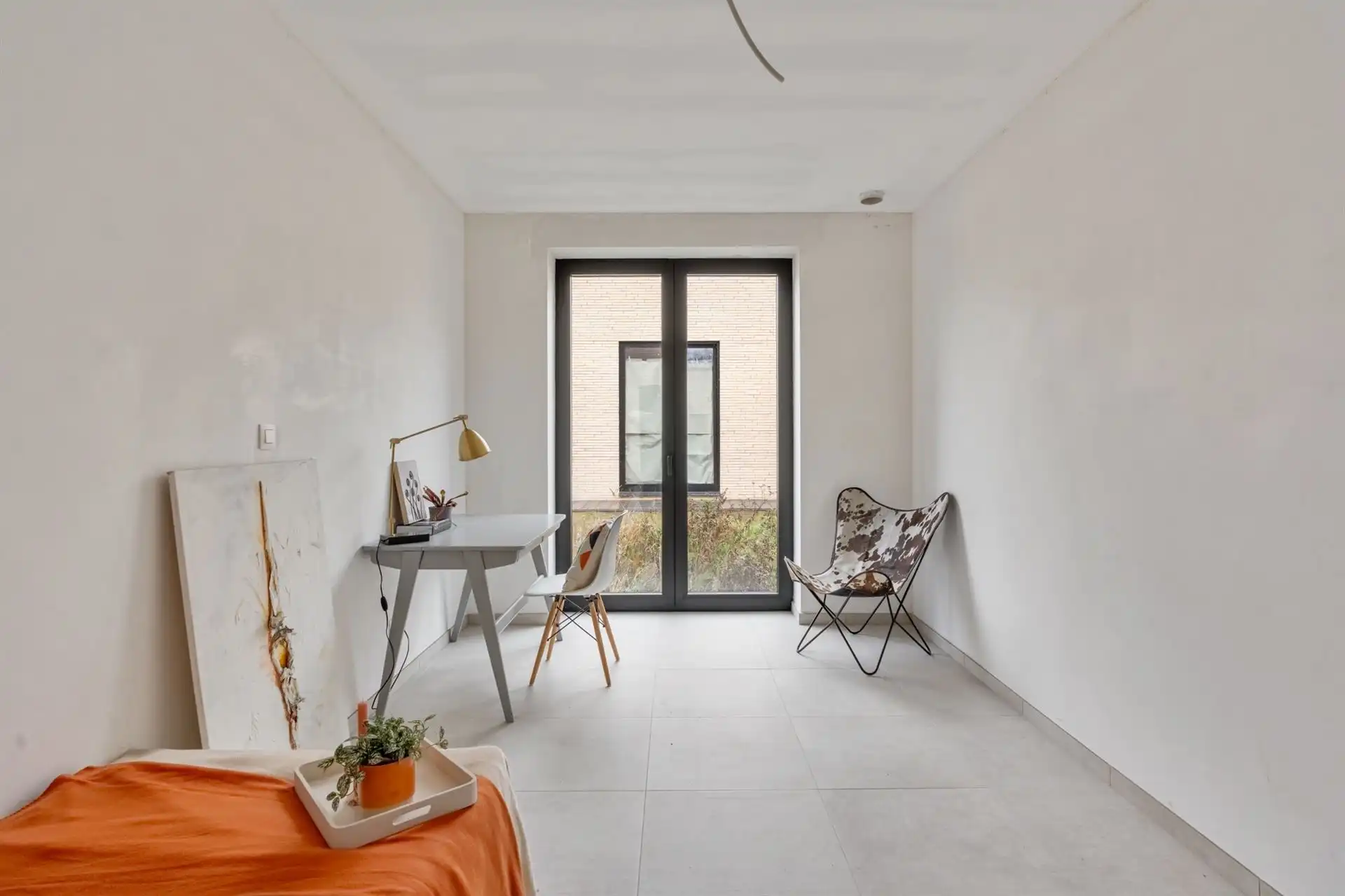 Gelijkvloerse woning met carport en tuin. foto 15