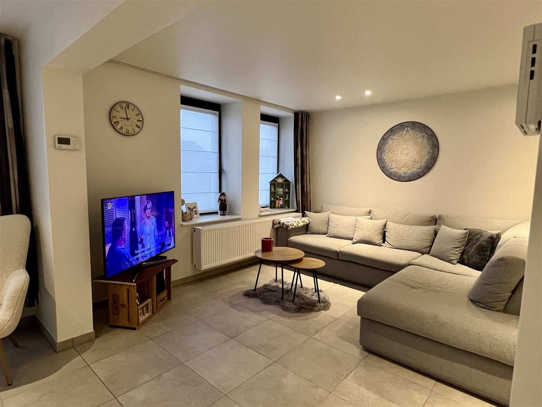 Goed gelegen eigentijds appartement foto 2