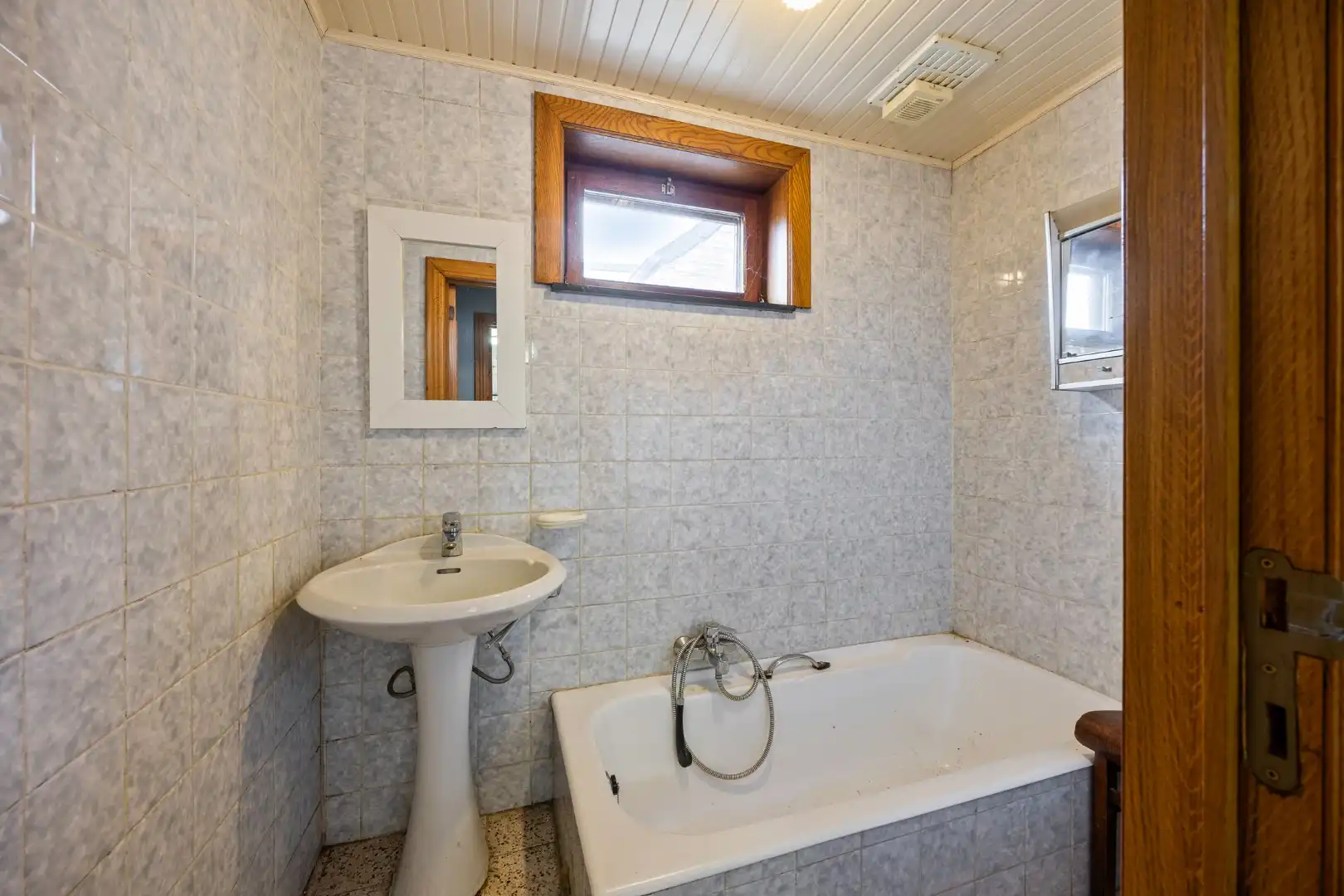 Te renoveren woning met 3/4 slpks in Mol - Ezaart  foto 14