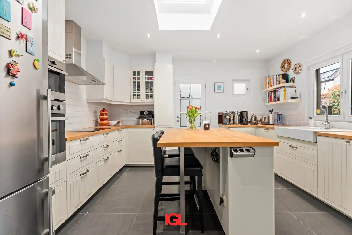 Charmante en instapklare 3‑gevelwoning met grote tuin in Beersel foto 8