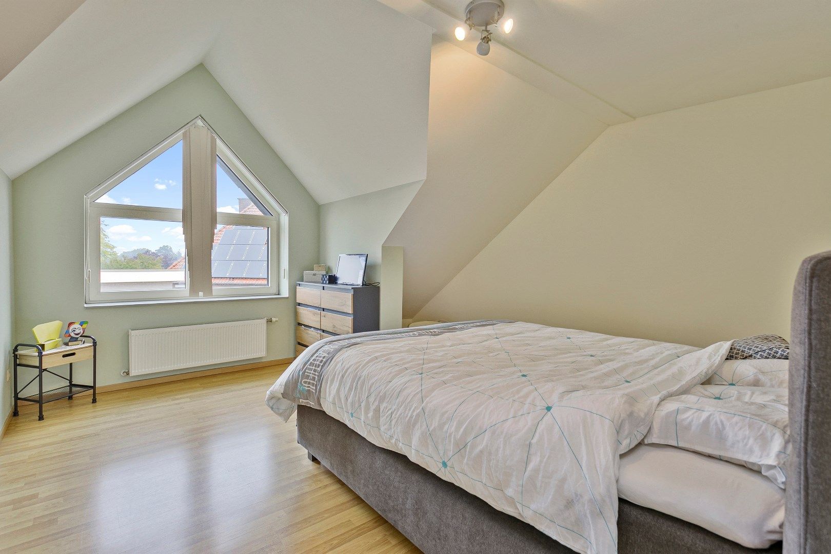 Comfortabel appartement voorzien van 3 slaapkamers, een fraai terras en een autostandplaats gelegen in het centrum van Kinrooi!  foto 12