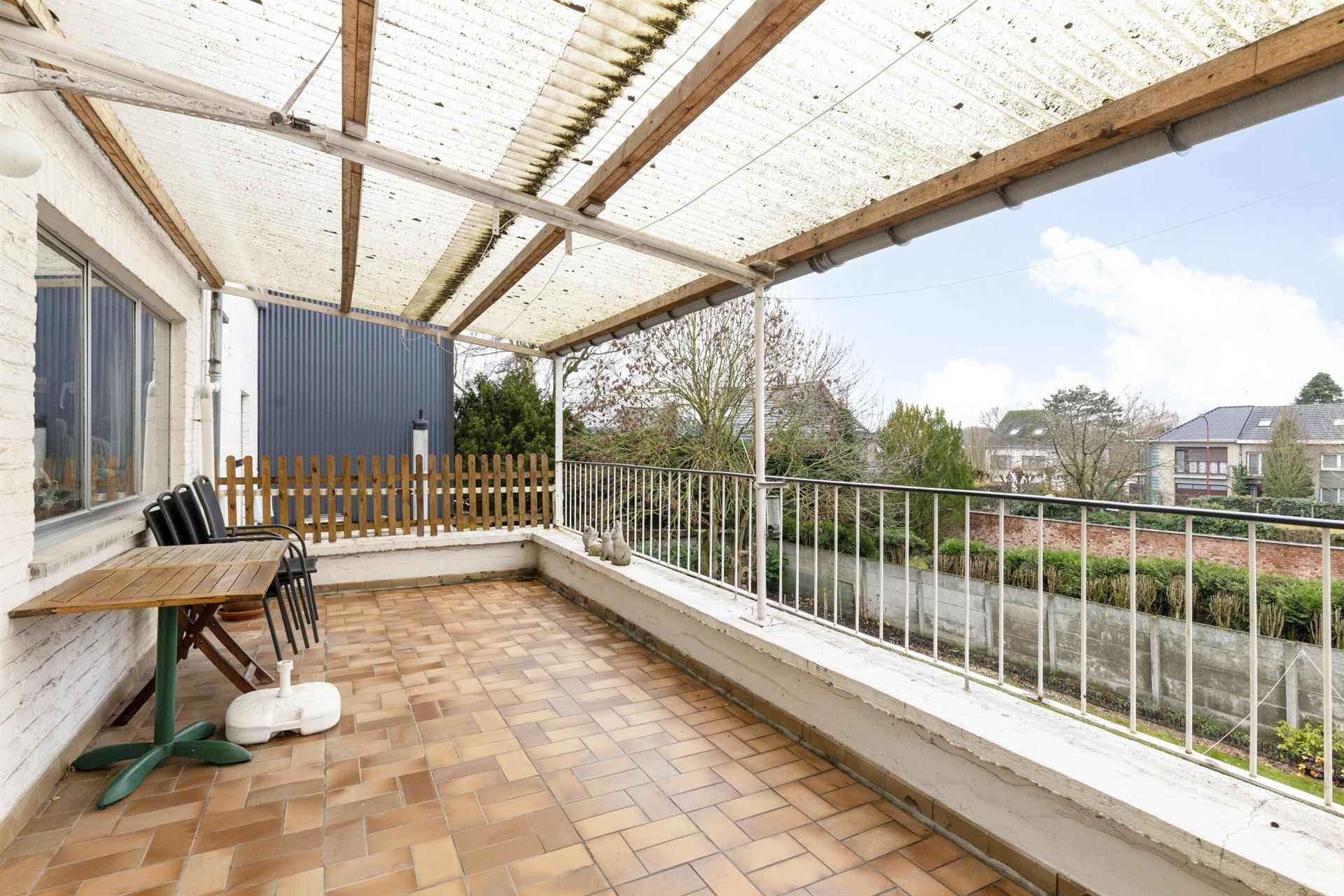 Ruime woning met 4 kamers, groot terras en uitzonderlijke garage! foto 8