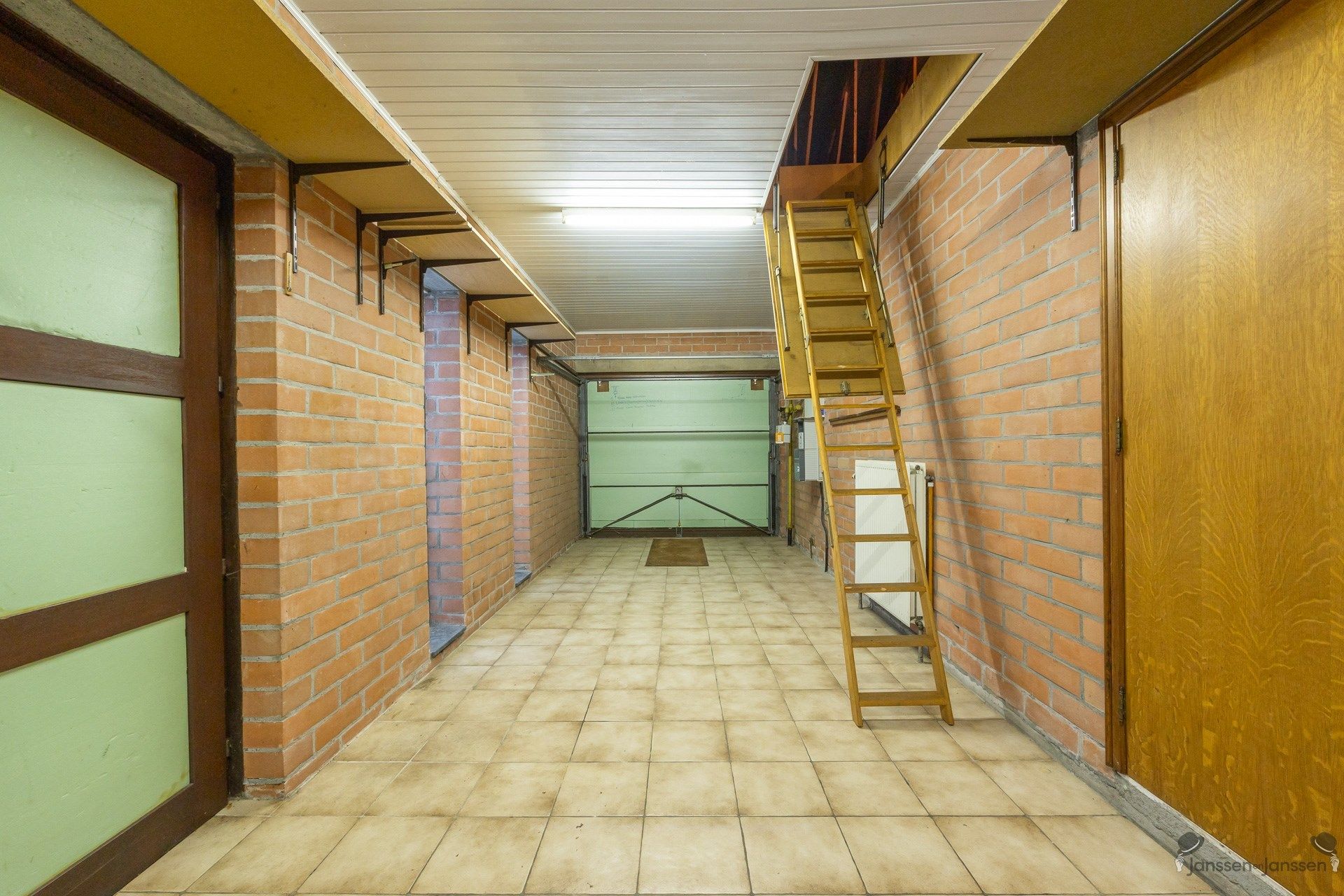 Vrijstaande villa met potentieel in gewilde wijk van Brasschaat foto 23