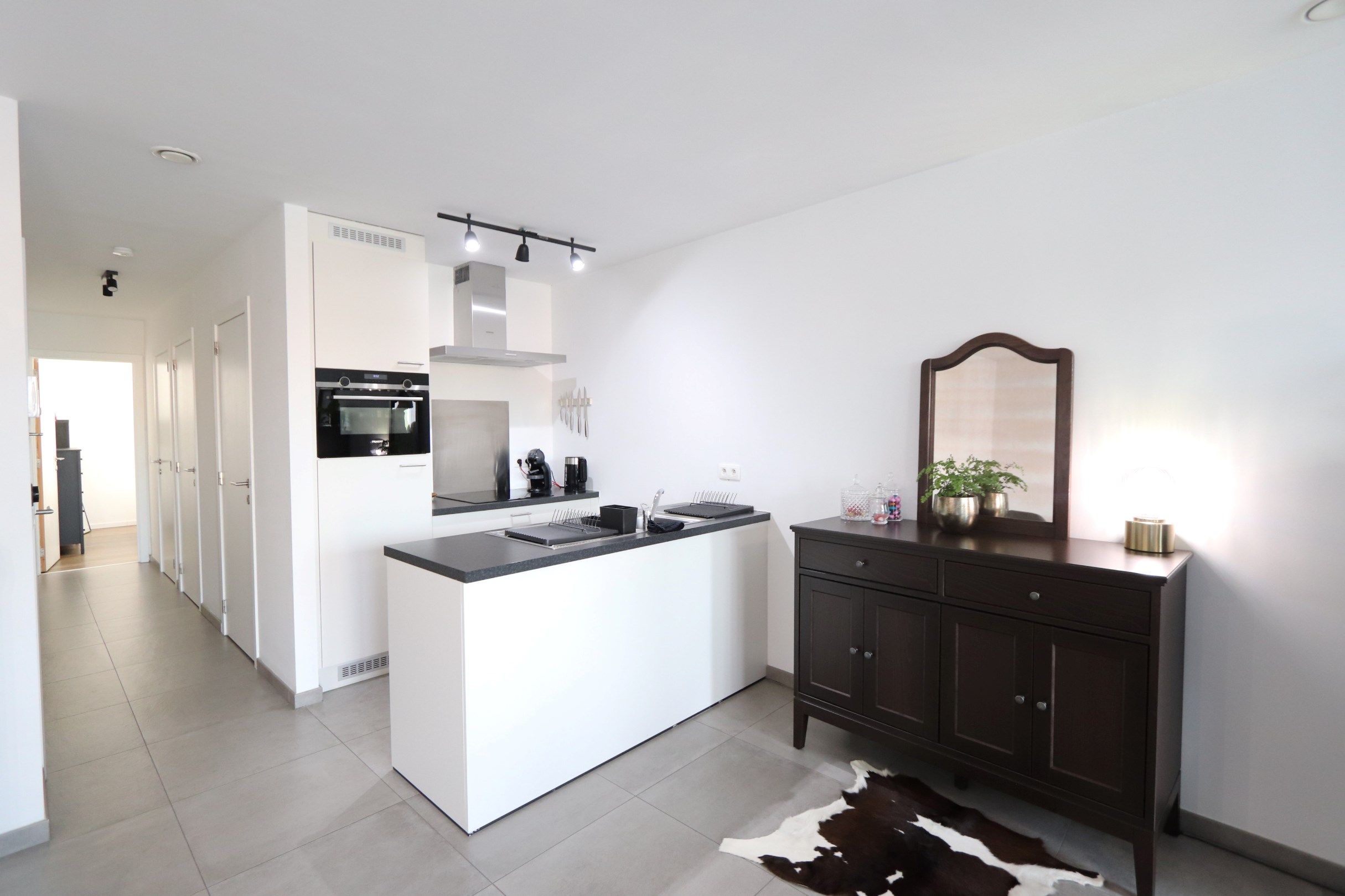 RECENT APPARTEMENT MET 2 SLAAPKAMERS EN STAANPLAATS foto 2