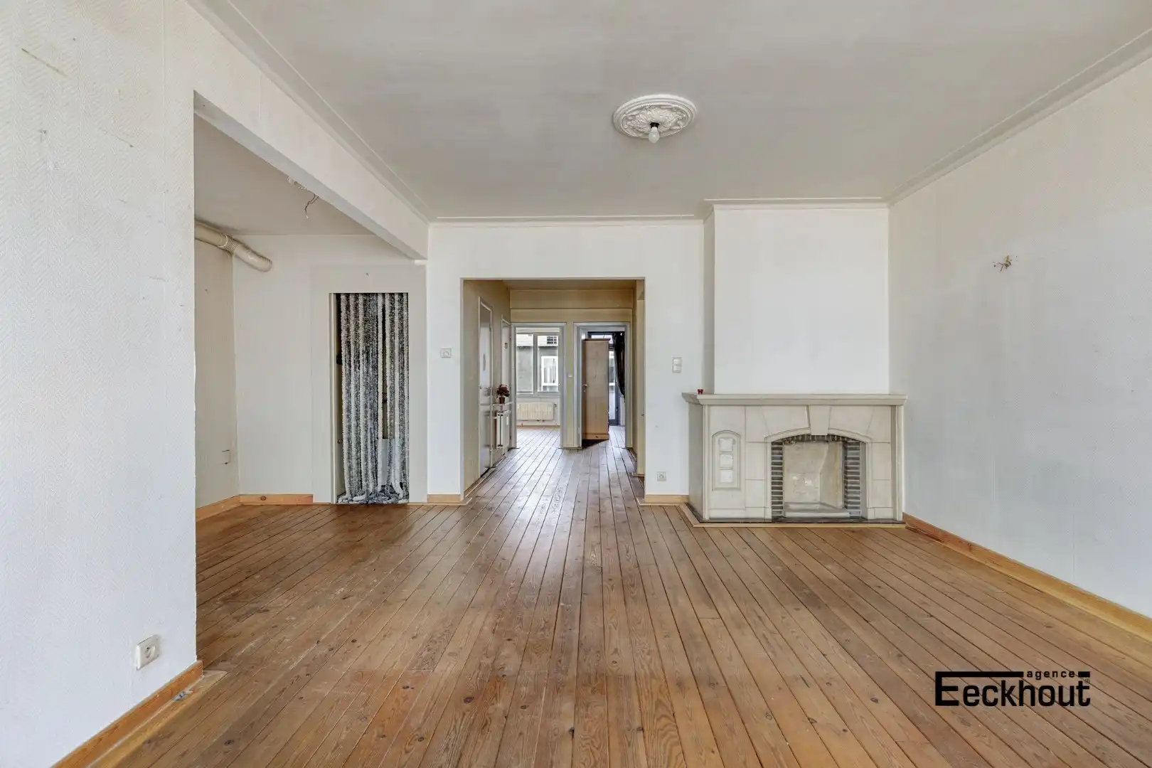 Op te frissen 2 slaapkamer appartement in hartje Oostende! foto 7