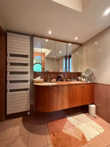 Ruime woning met kantoor en prachtige tuin op toplocatie foto 16