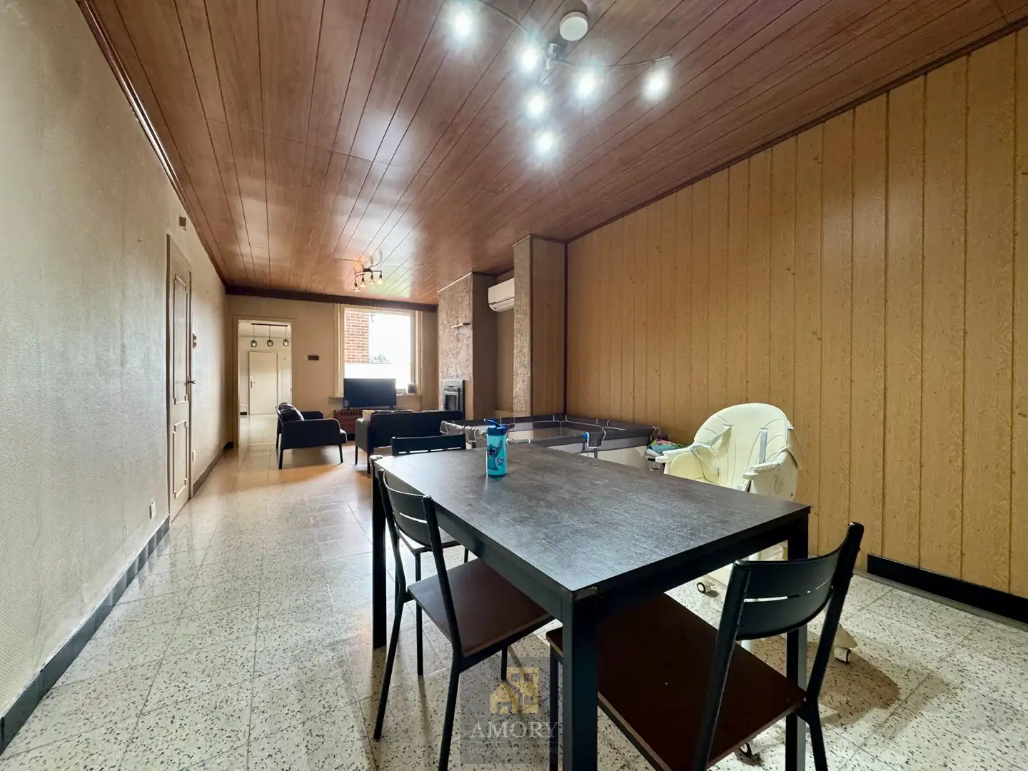 Halfopen woning met dubbele garage foto 4
