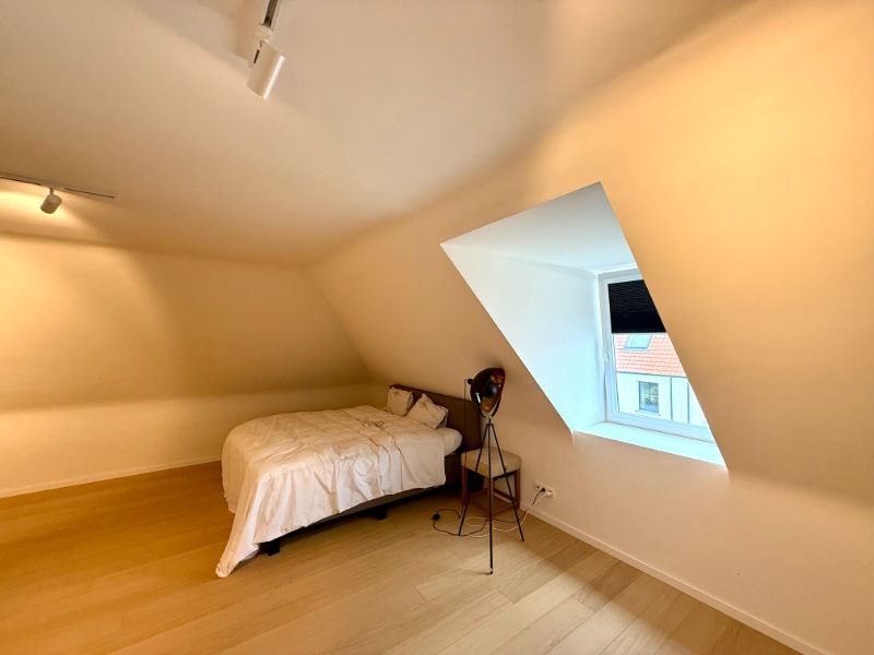 Recente, instapklare woning met 4 slaapkamers en garage foto 17