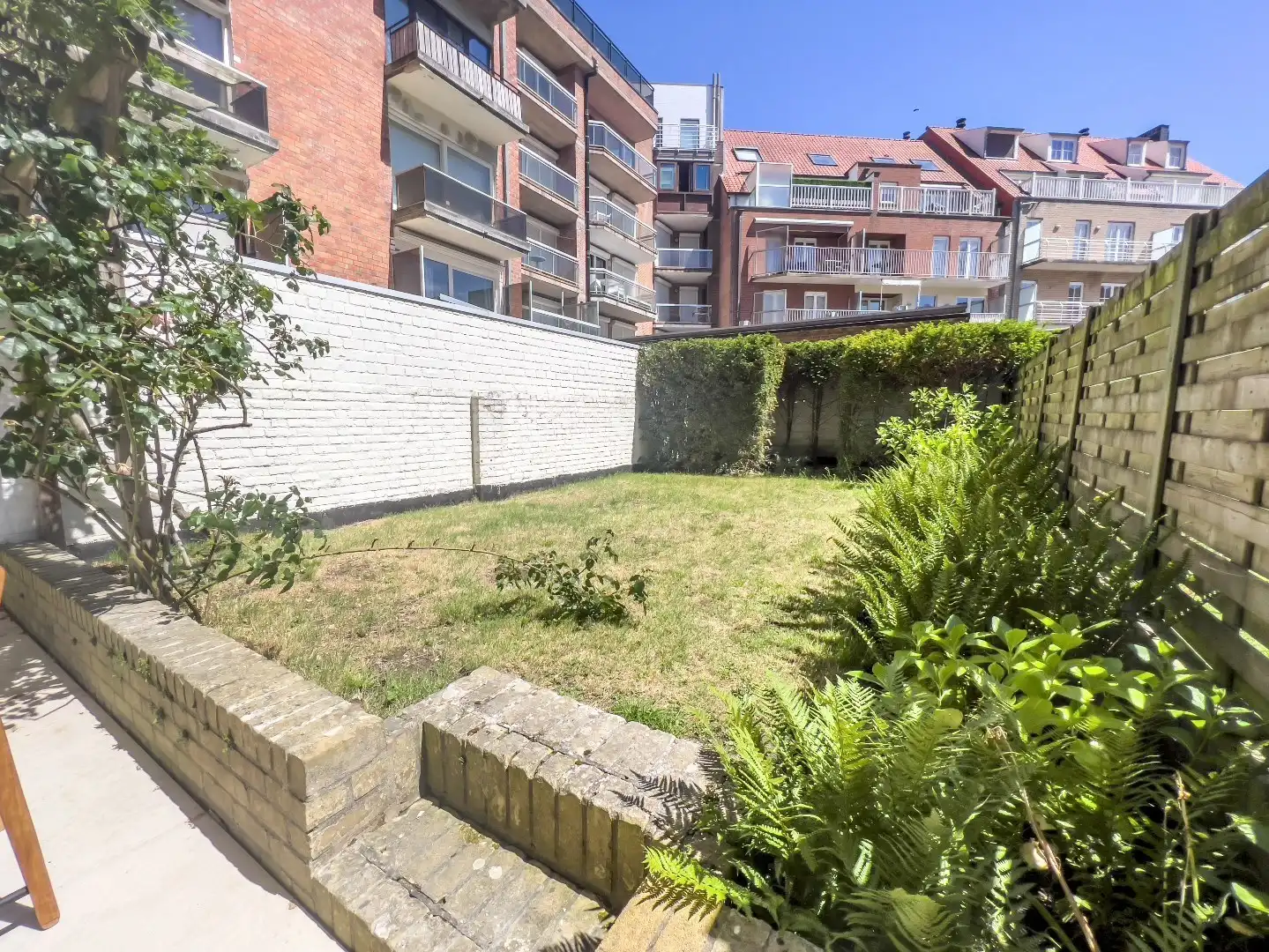 Prachtig gerenoveerd gelijkvloersappartement met zuidgerichte tuin, centraal gelegen op de Dumortierlaan vlakbij het Driehoeksplein.  foto 15