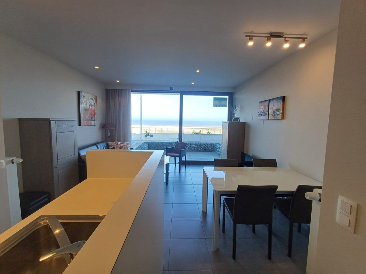 Te koop: stijlvol gelijkvloers appartement op de Zeedijk in Koksijde foto 2