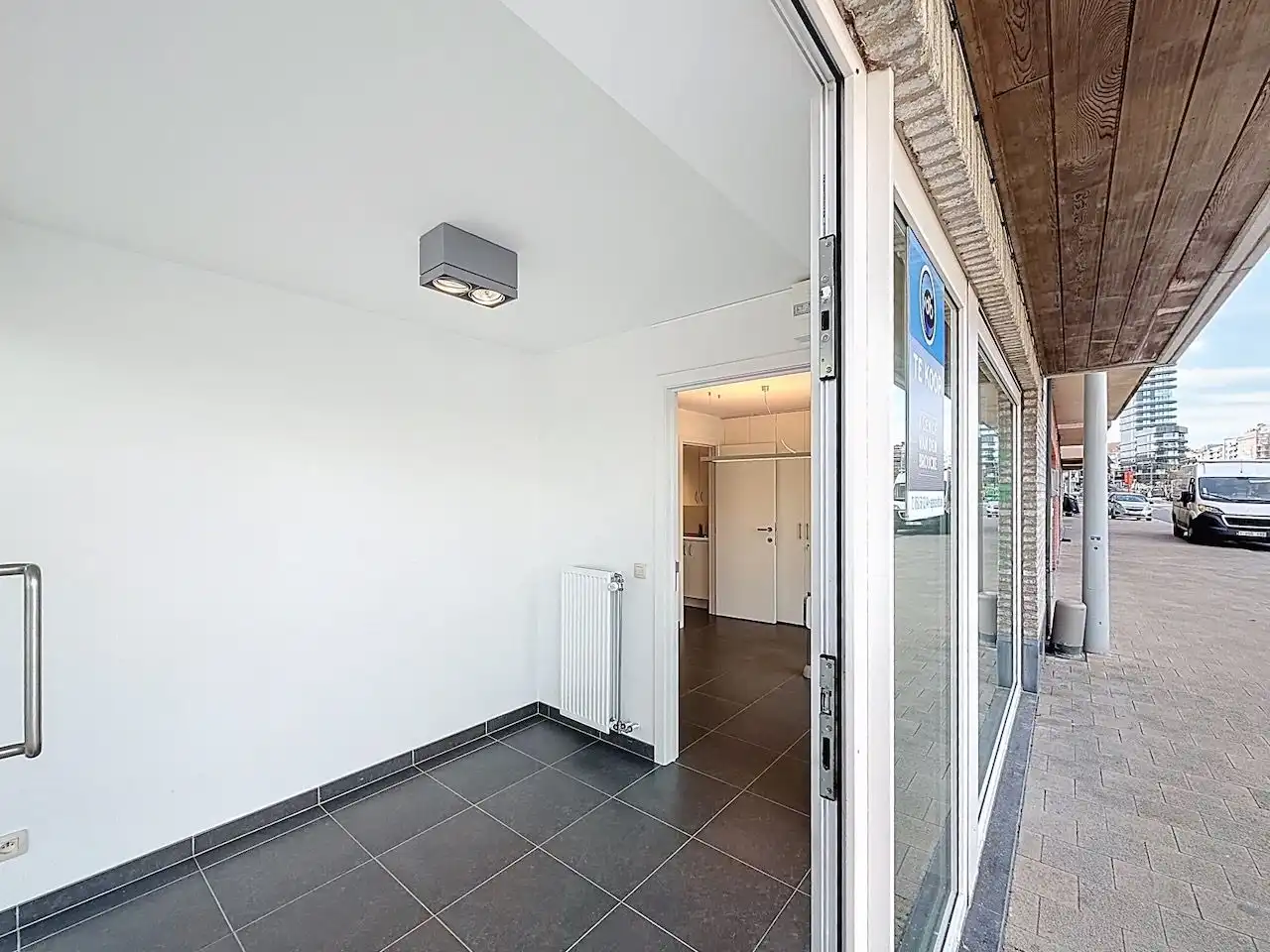 Praktijkruimte in standingvolle residentie ter hoogte van de Knokkestraat te Heist. foto 2