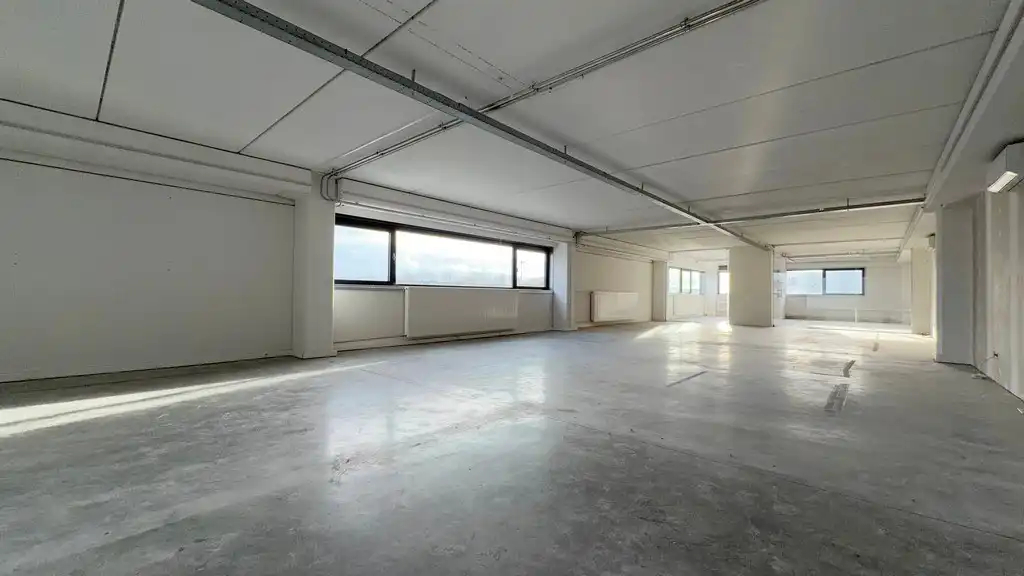 Recent kantoor te huur in de Kasteleinsstraat in Kruibeke foto 4