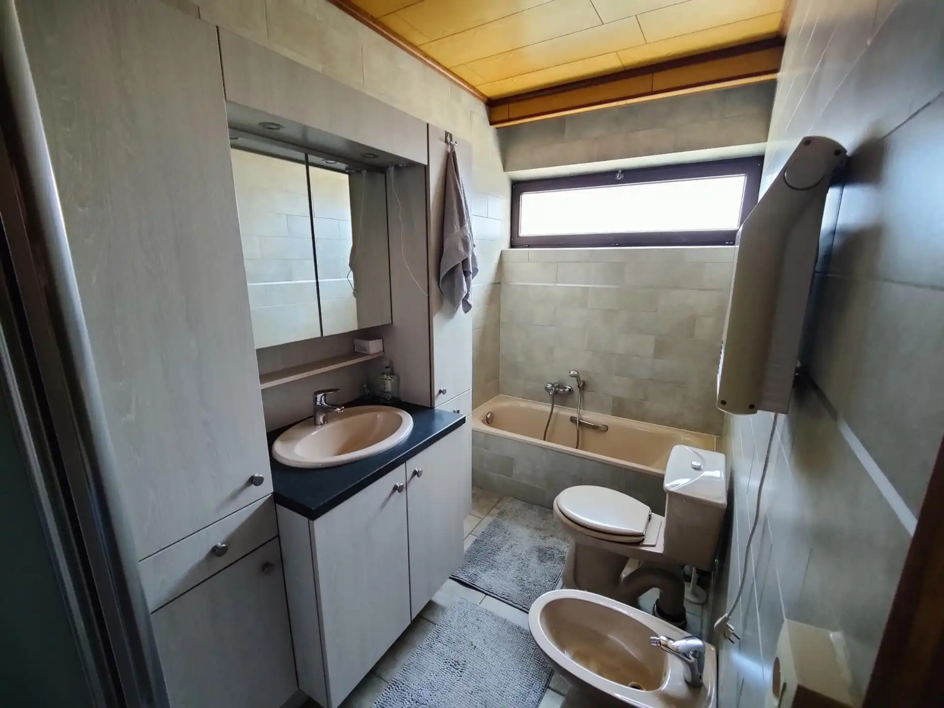 Ruim, gelijkvloers appartement met 2 slaapkamers & terras foto 8