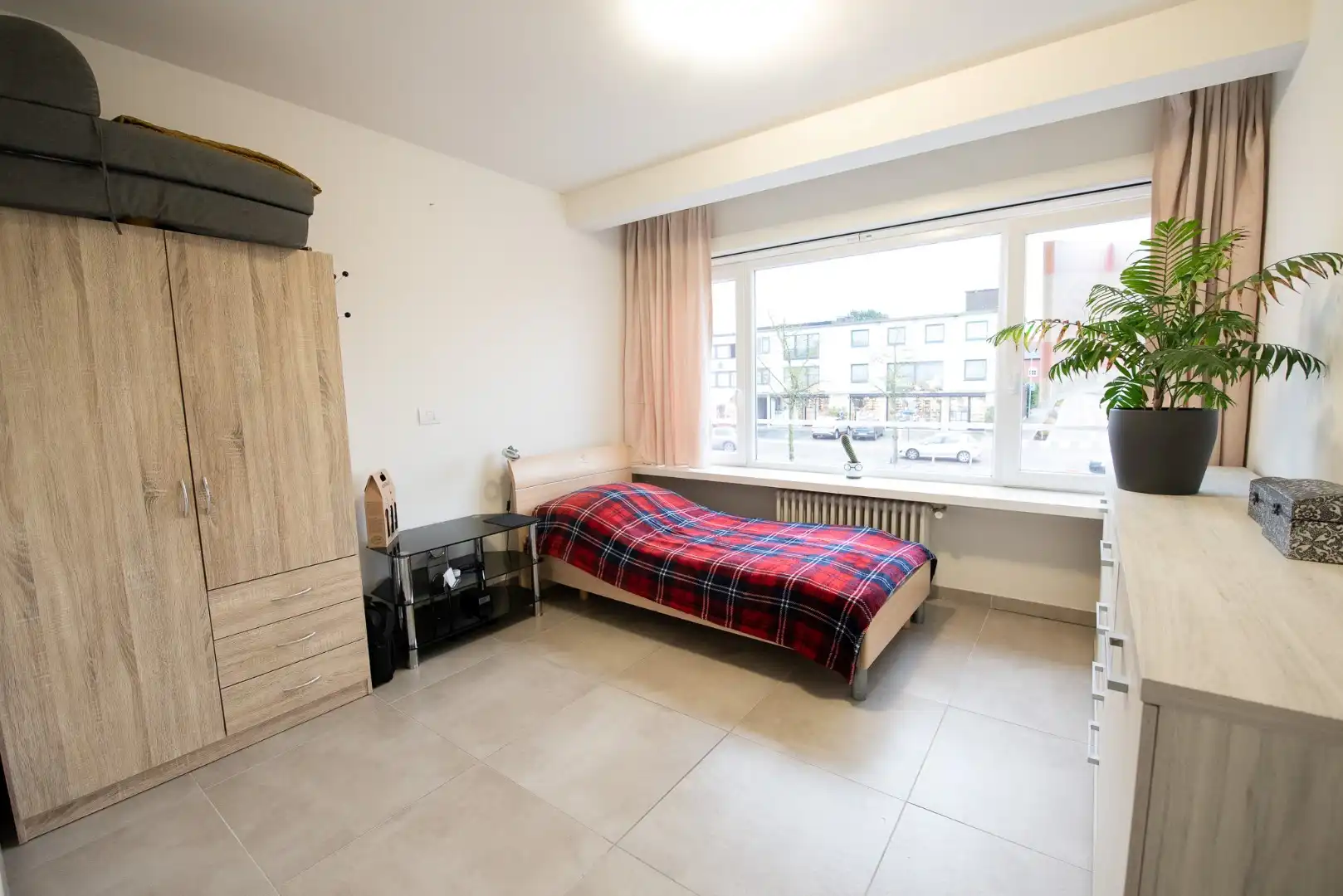 Instapklaar lichtrijk appartement met 2 slaapkamer, garagebox en zéér ruim terras! foto 8