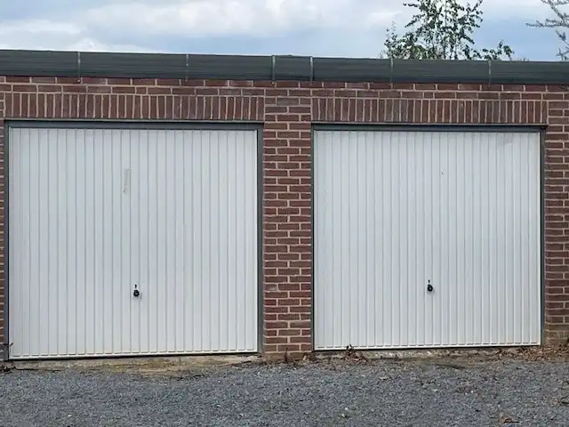 Gelijkvloers appartement met twee slaapkamers en garage foto 11