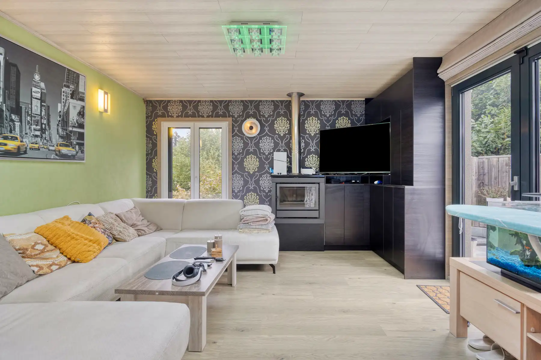 Zeer goed gelegen handelshuis + bovengelegen woonst en 2 kamers foto 8