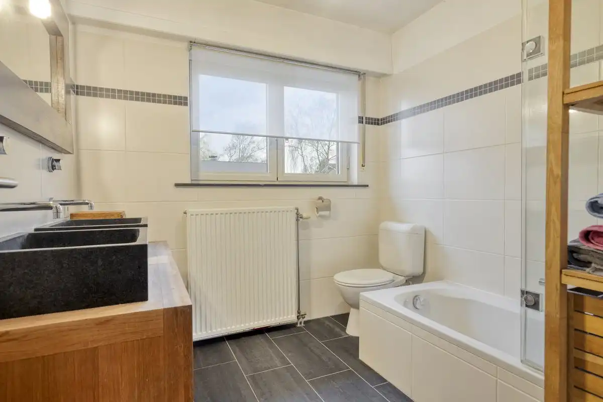 Huis met 4 slaapkamers en garage te koop in Stabroek foto 15