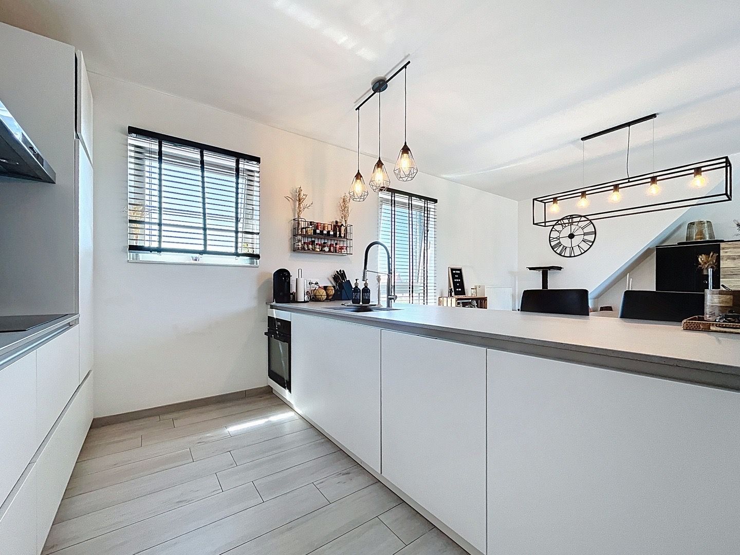 Penthouse te koop in Lint.  Modern wonen met een vleugje rust in de Zuidrand van Antwerpen! foto 6
