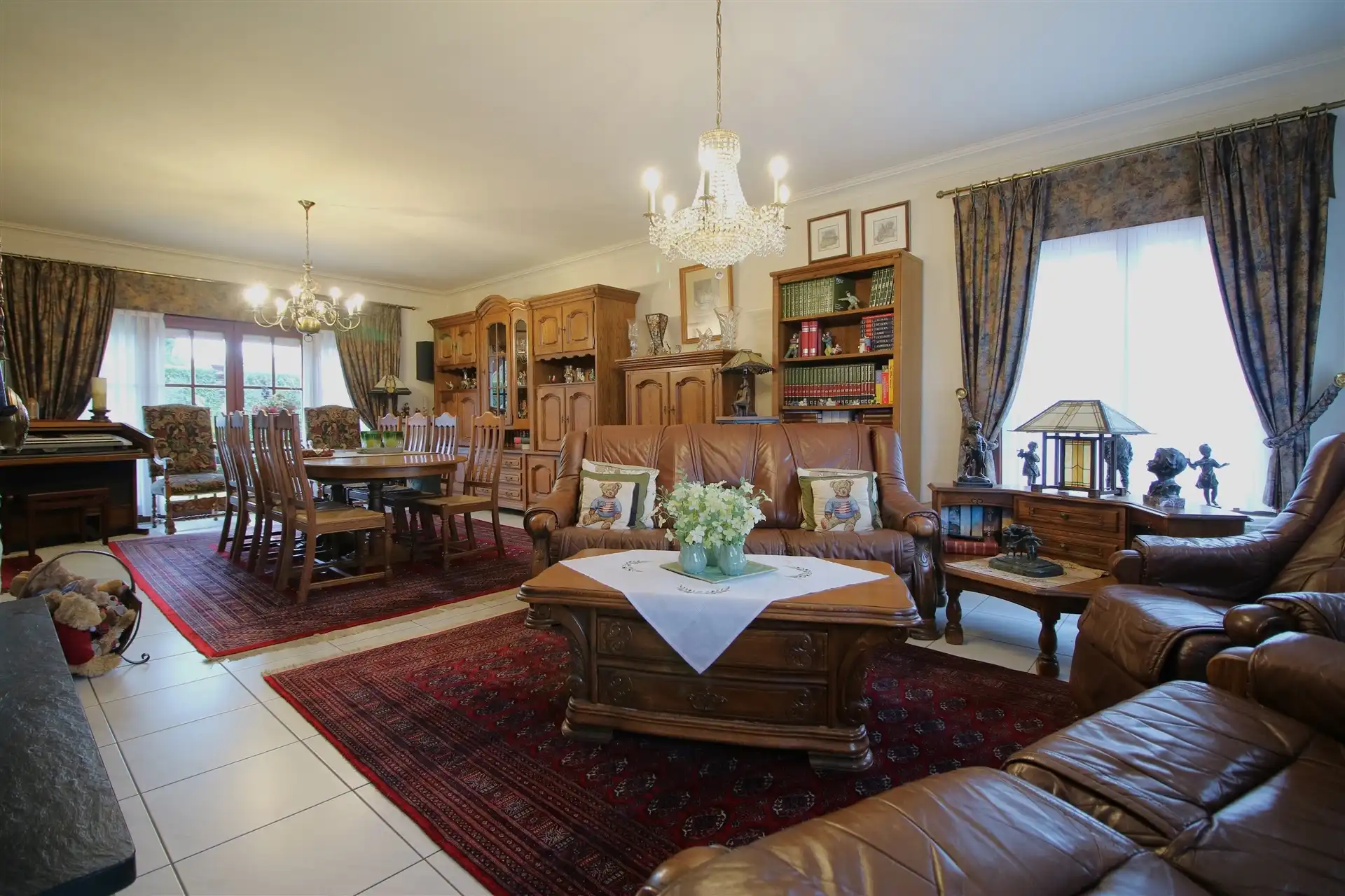 Ruime op te frissen woning in het centrum foto 3