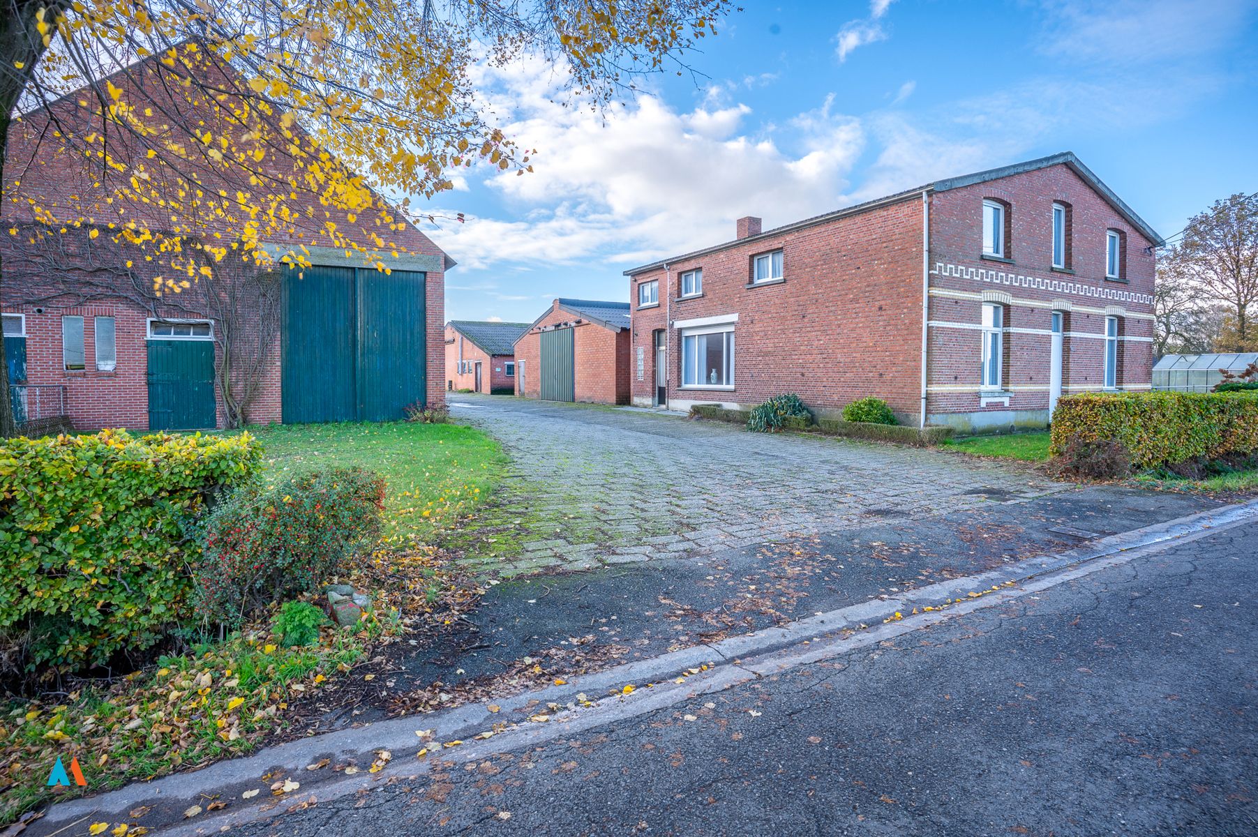 Hoofdfoto van de publicatie: Boerderij met landbouwgrond