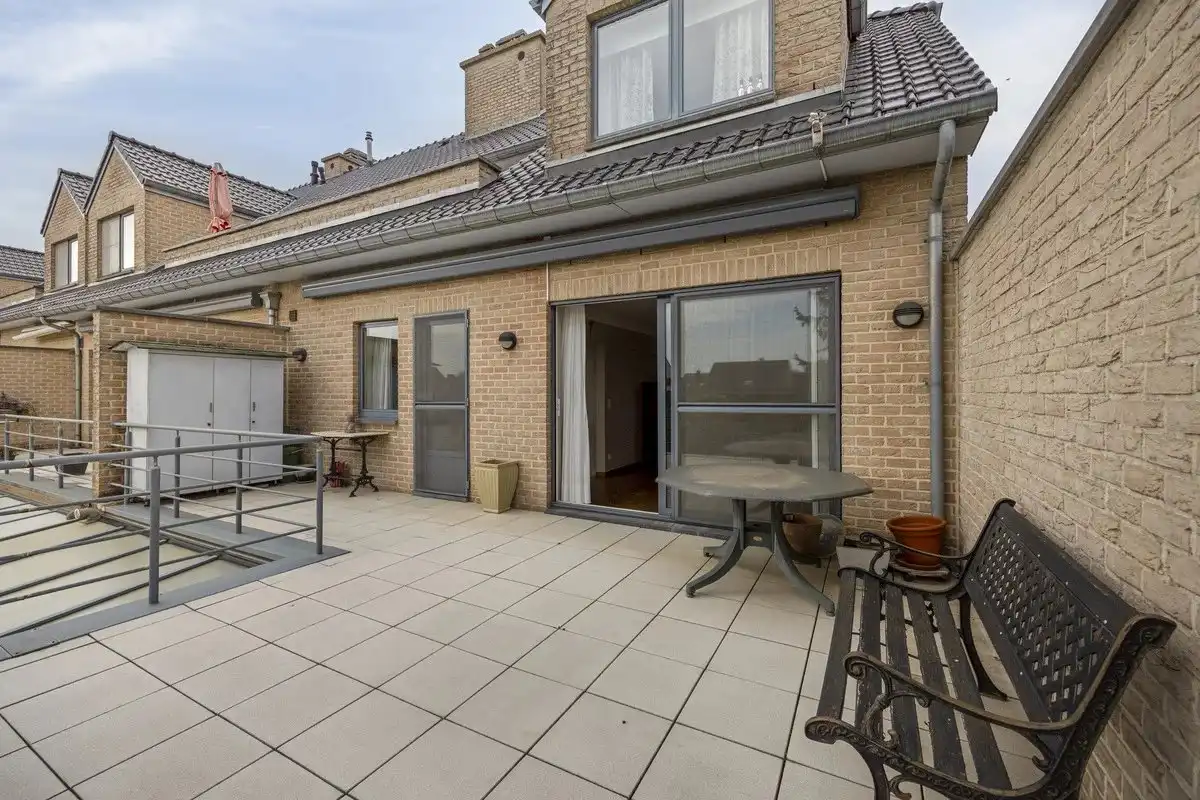 LICHTRIJK APPARTEMENT VAN 92M²  MET TWEE SLPK'S EN UNIEK TERRAS VAN 27M² IN KESSELT foto 9