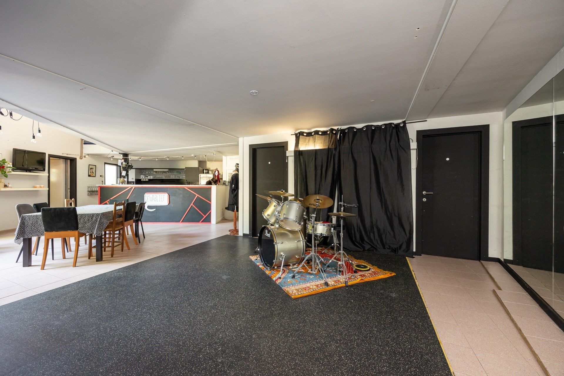 Unieke architectenwoning met tuin en polyvalente ruimte foto 21
