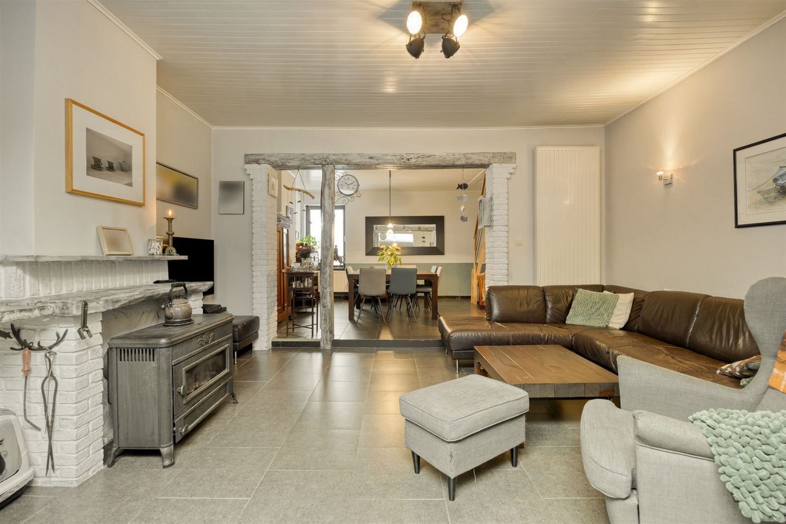 Charmante verborgen parel met tuin en garages foto {{pictureIndex}}